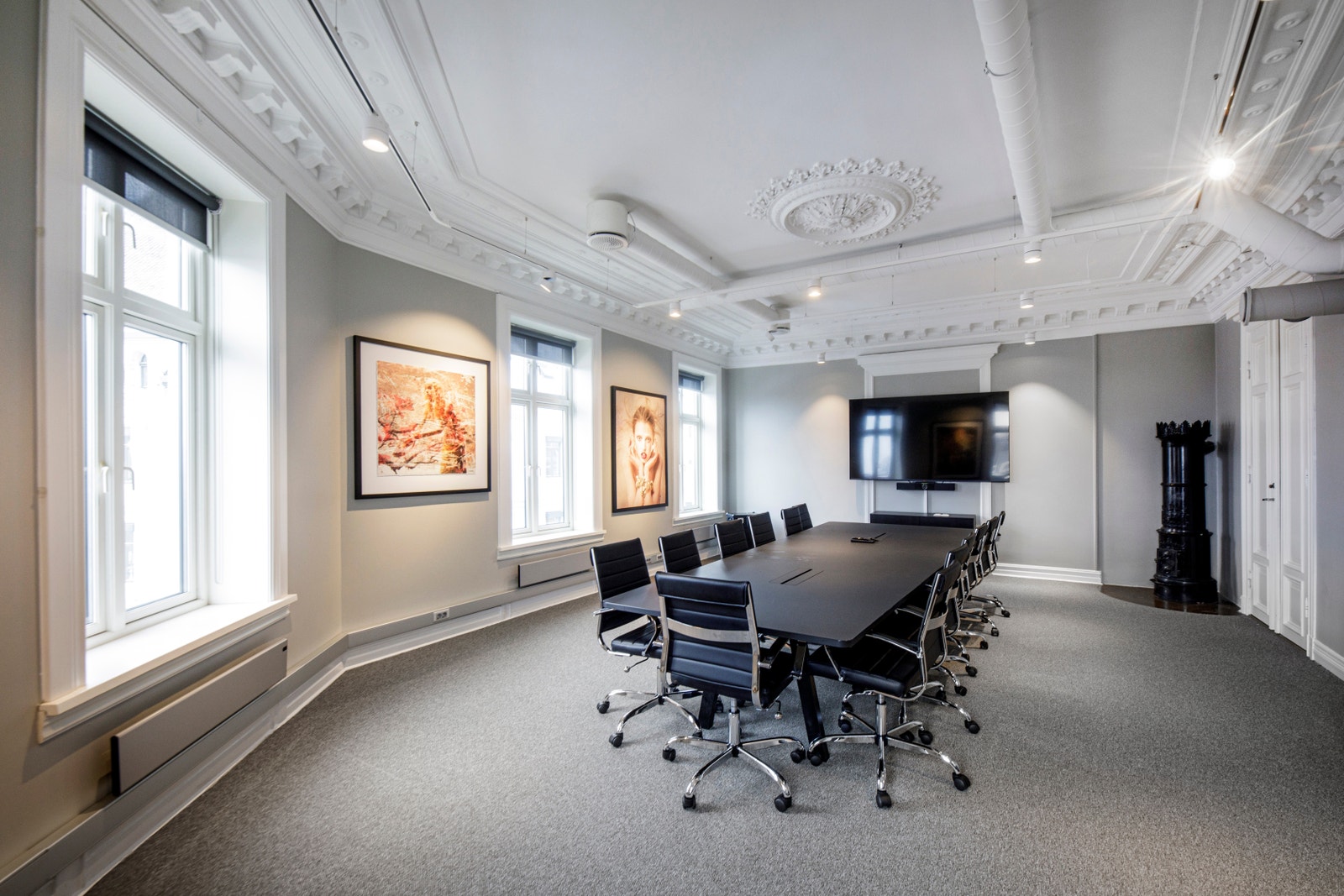 Møterom hos en annen leietaker i bygget. Tilsvarende møterom kan etableres i dette lokalet. Galleribilde