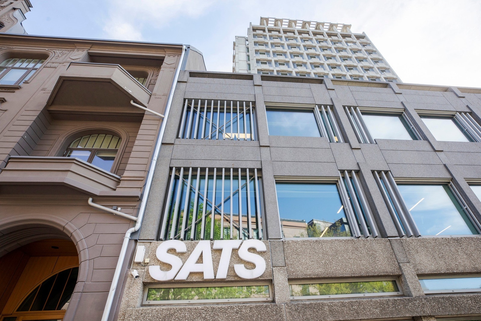 Sentralt beliggende - med bla bespisning, butikker, treningsmuligheter, hotell og kollektivt rett utenfor døren! Galleribilde