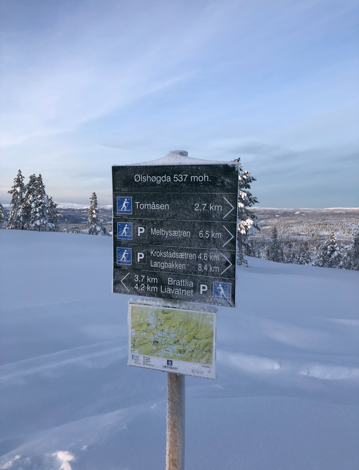 Bilde tatt av selger: Det er oppkjørte skispor fra alle startstedene som fører opp i en felles rundløype som har en avstikker opp til selve toppunktet Ølshøgda. Galleribilde