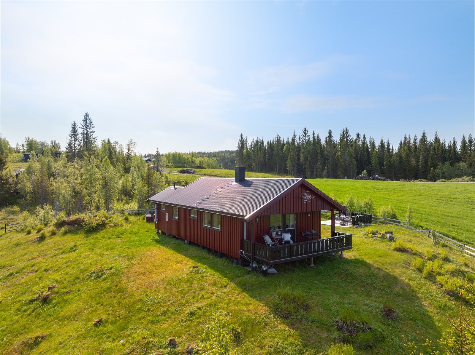Hytta er også en liten kjøretur unna Svorksjøen, som er en populær badeplass om sommeren. Galleribilde