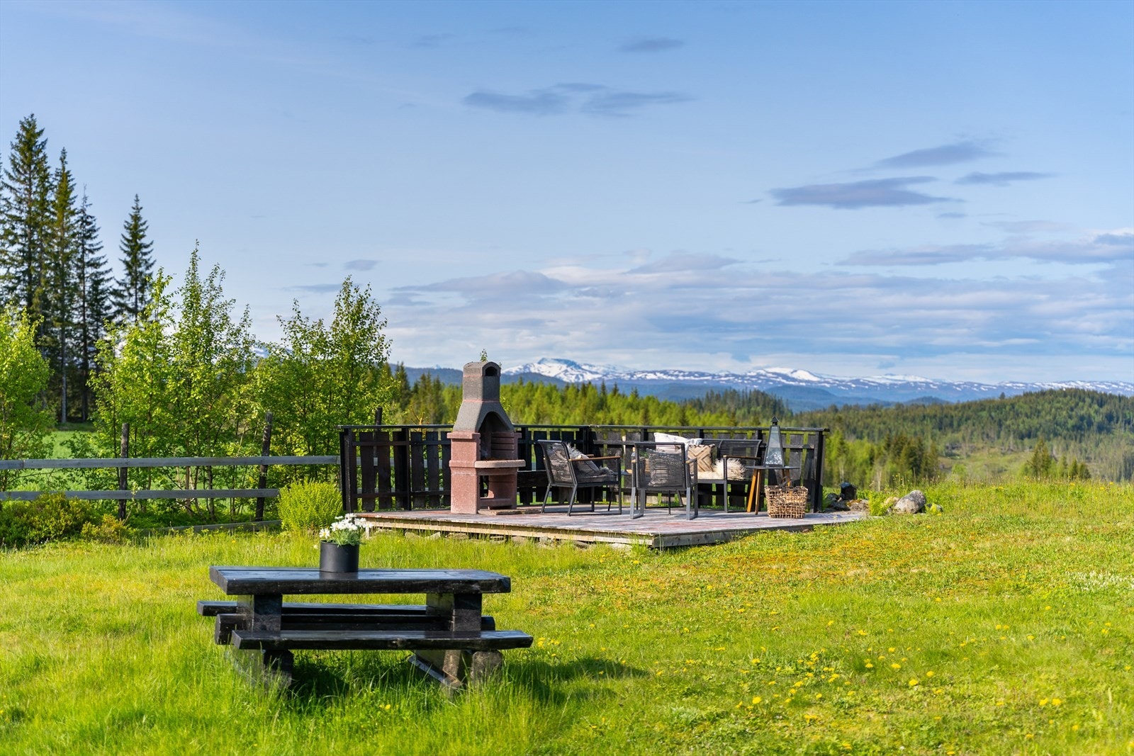 Her kan man kose seg med naturen rett utenfor døra - sommer som vinter. Galleribilde