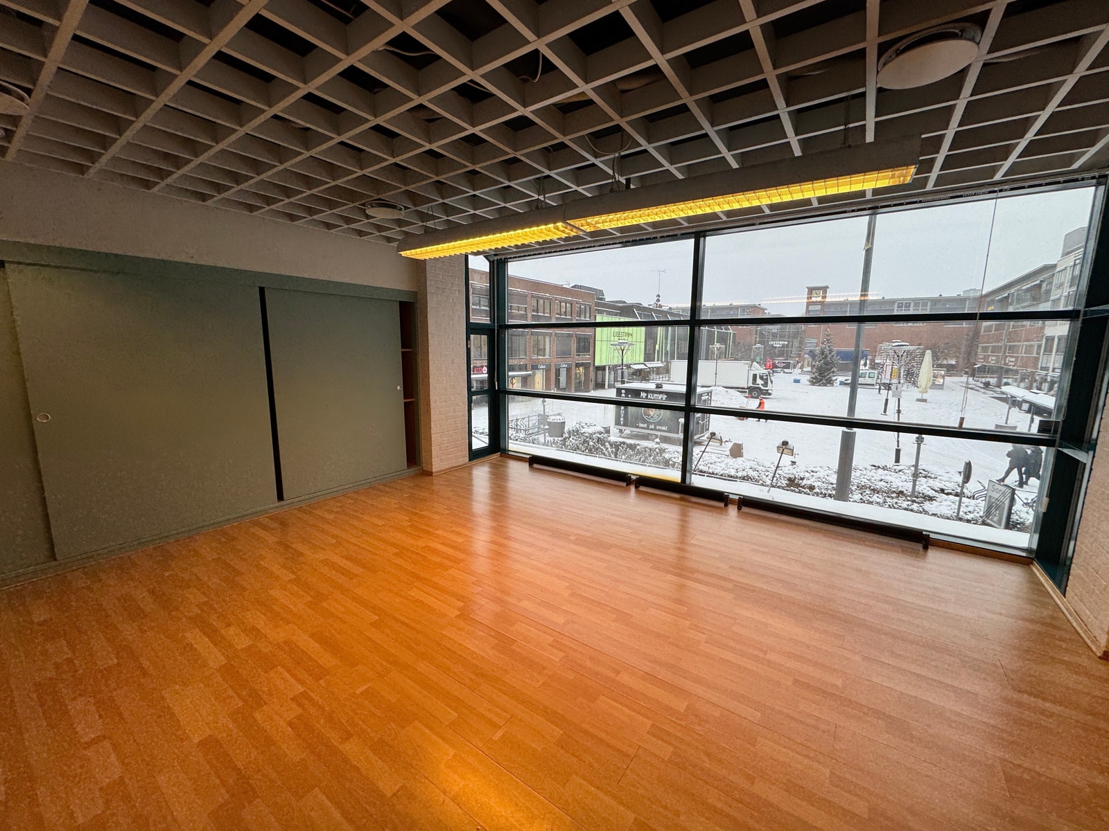 Sentrale kontorlokaler i hjerte av Lillestrøm.
Utsikt mot Lillestrøm Torv. Galleribilde