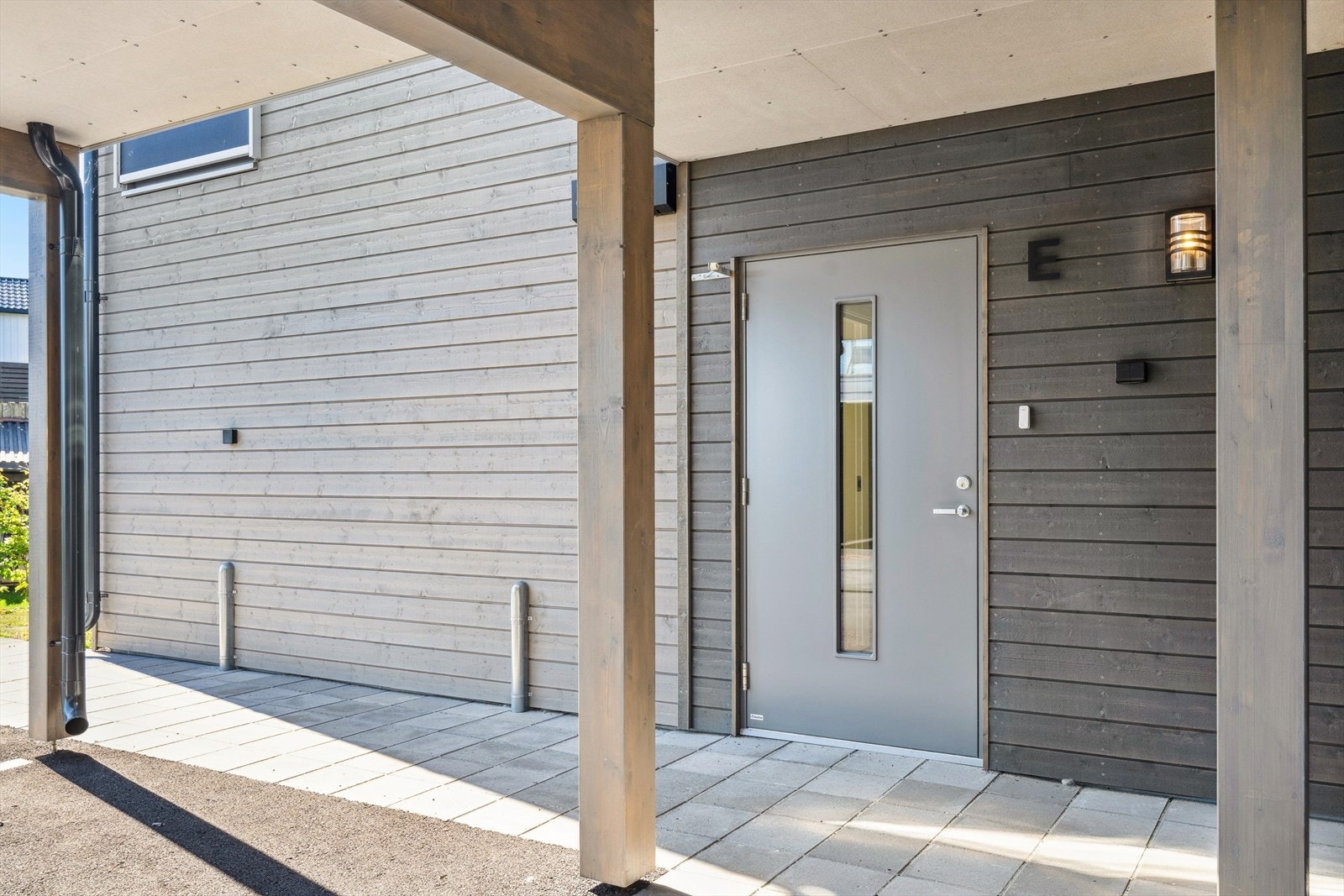 Overbygget inngangsparti - Velkommen inn! Galleribilde