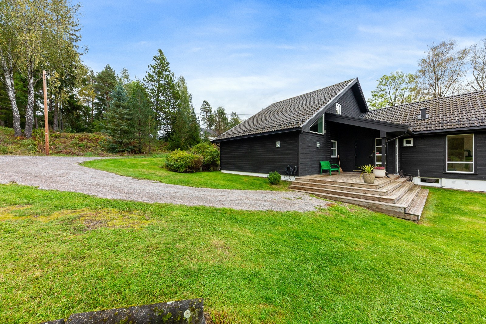 Det er gruset innkjørsel. Galleribilde