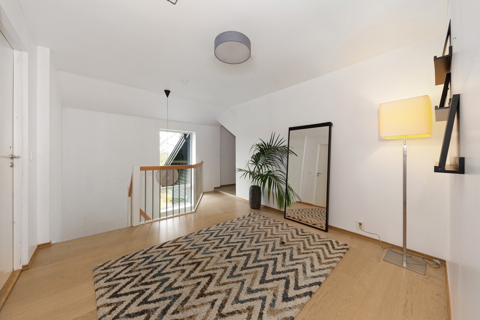 Gang/loftstue med plass til salong bl.a. Galleribilde