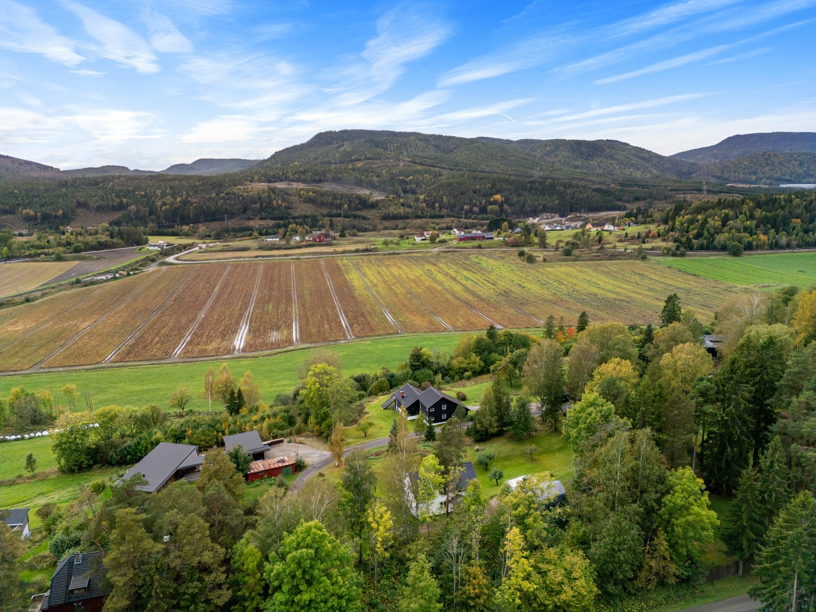 Velkommen til Hoppestadvegen 347 - Enebolig med flott utsikt beliggende i naturskjønne omgivelser på Hoppestad i Skien Galleribilde