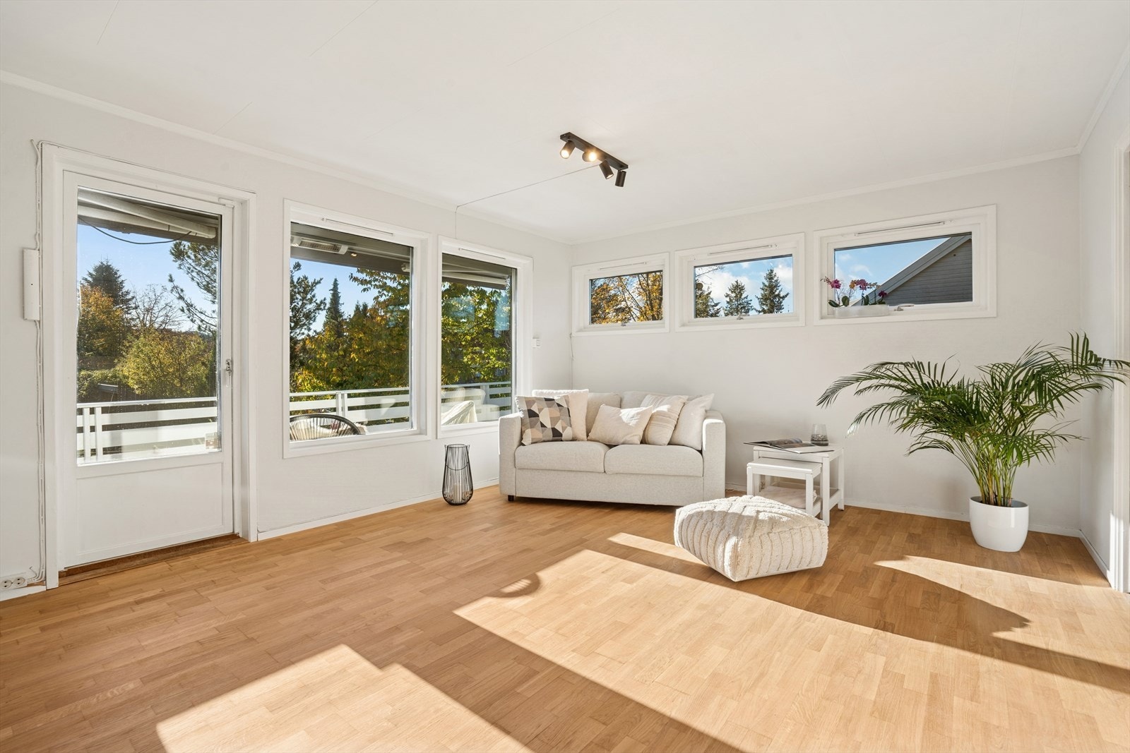 Her er det store vindsuflater som slipper inn rikelig med naturlig lys. Galleribilde