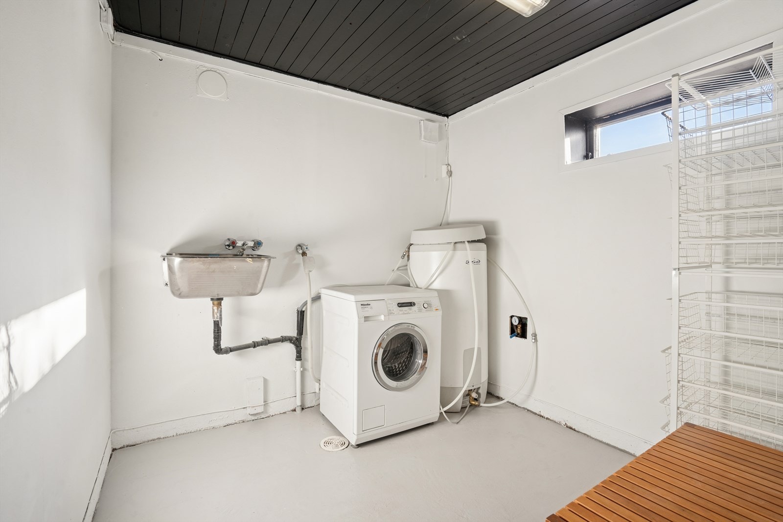 Vaskerom i underetasje. Galleribilde