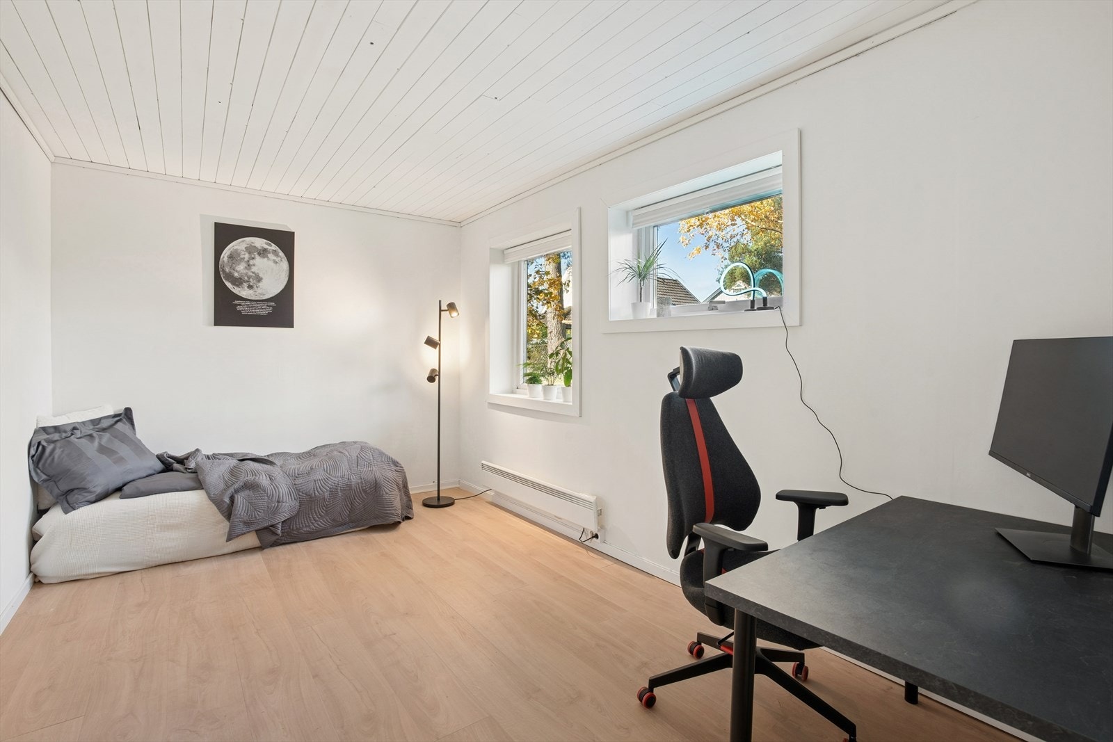 Bod i underetasje benyttes i dag som soverom. Bruksendring er ikke omsøkt/godkjent av kommunen. Galleribilde