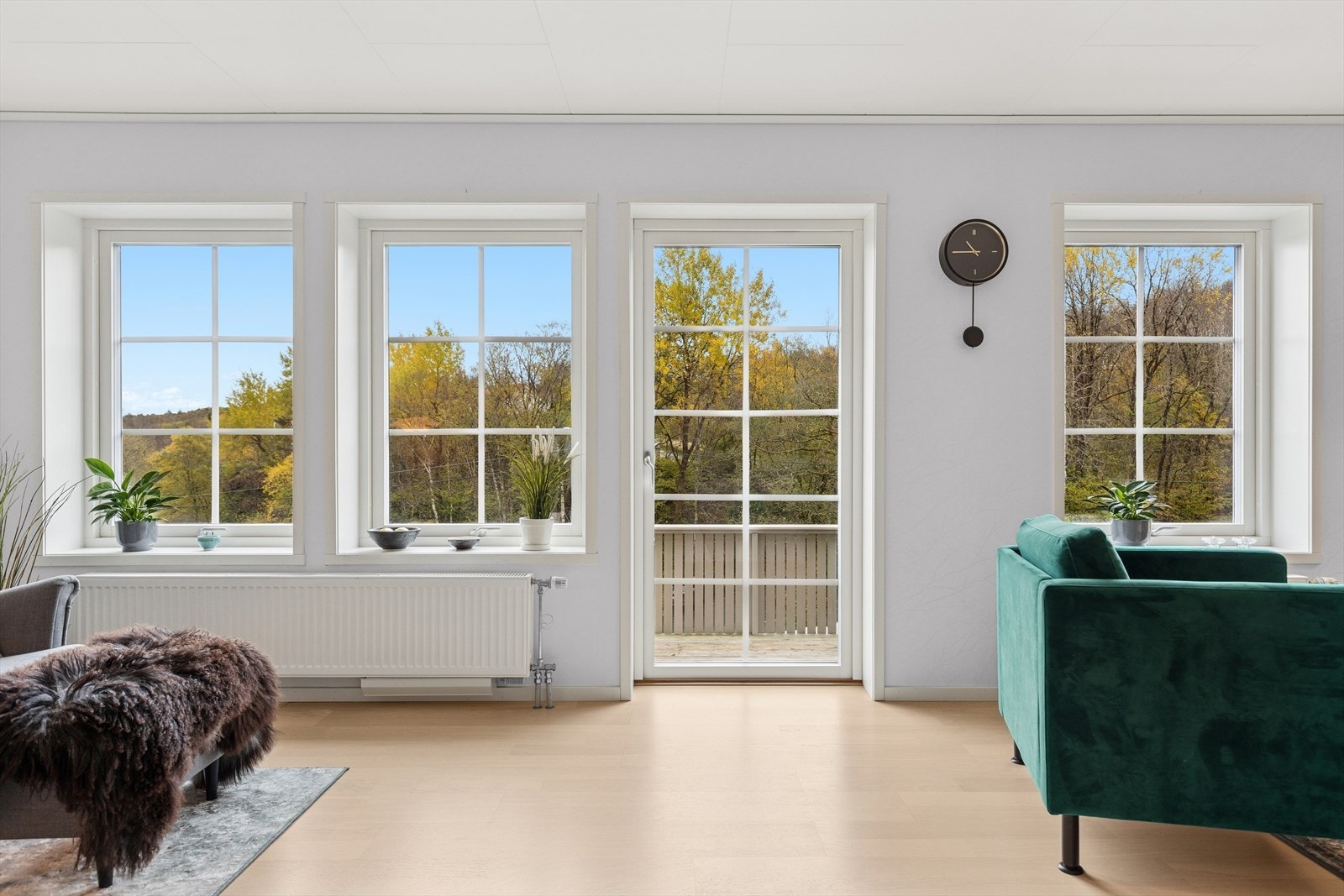 Utgang til terrasse, som en forlengelse på stuen Galleribilde