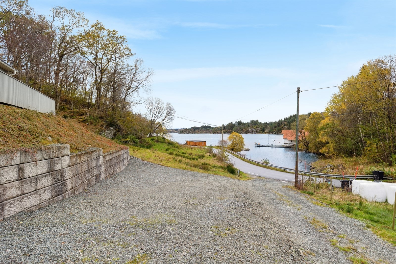 Gårdstun med gode parkeringsmuligheter Galleribilde