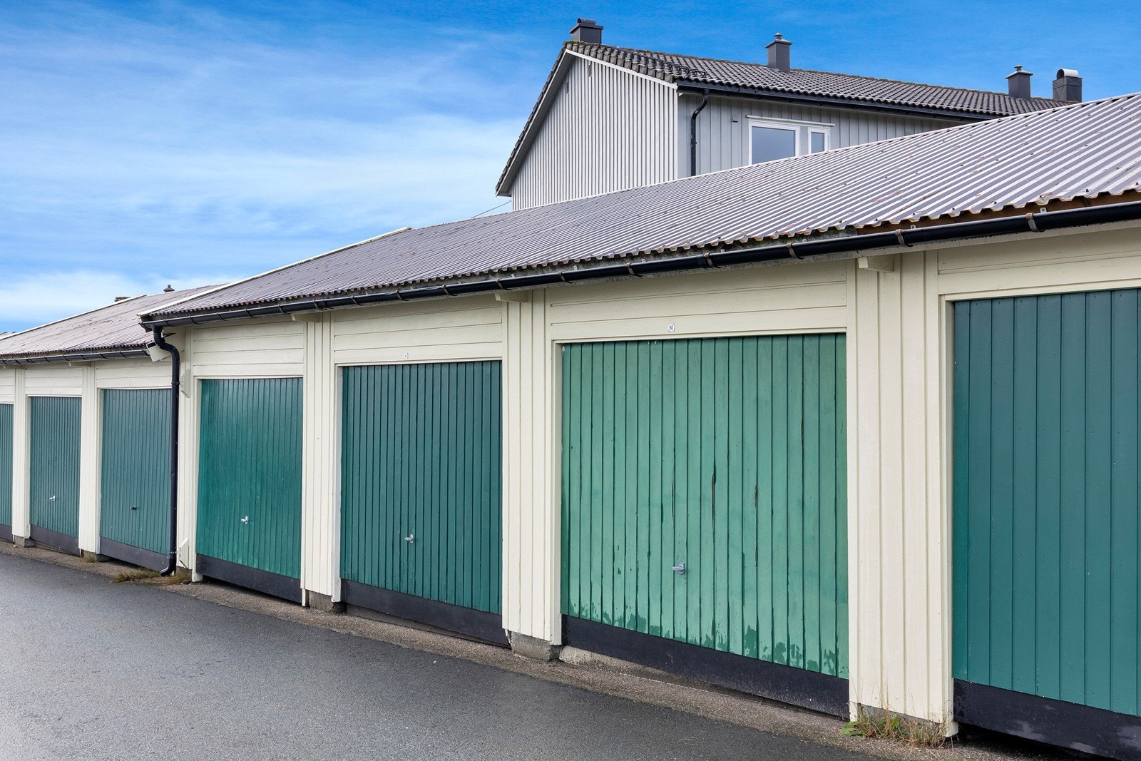 Det medfølger garasjeplass i rekke merket med nr. 60. Galleribilde