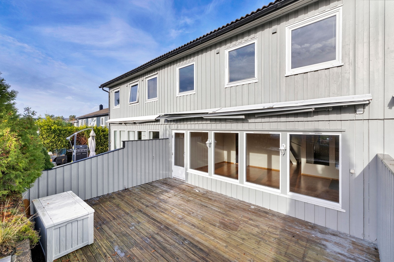 Legg merke til store, gode vindusflater i stuen. Galleribilde