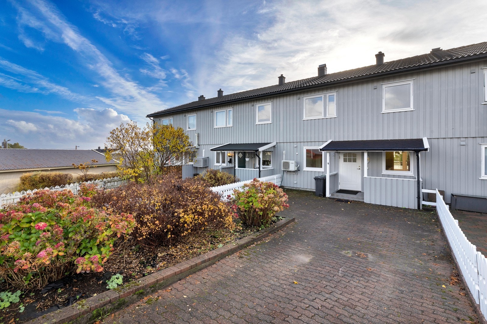 Pent opparbeidet oppkjørsel. Galleribilde