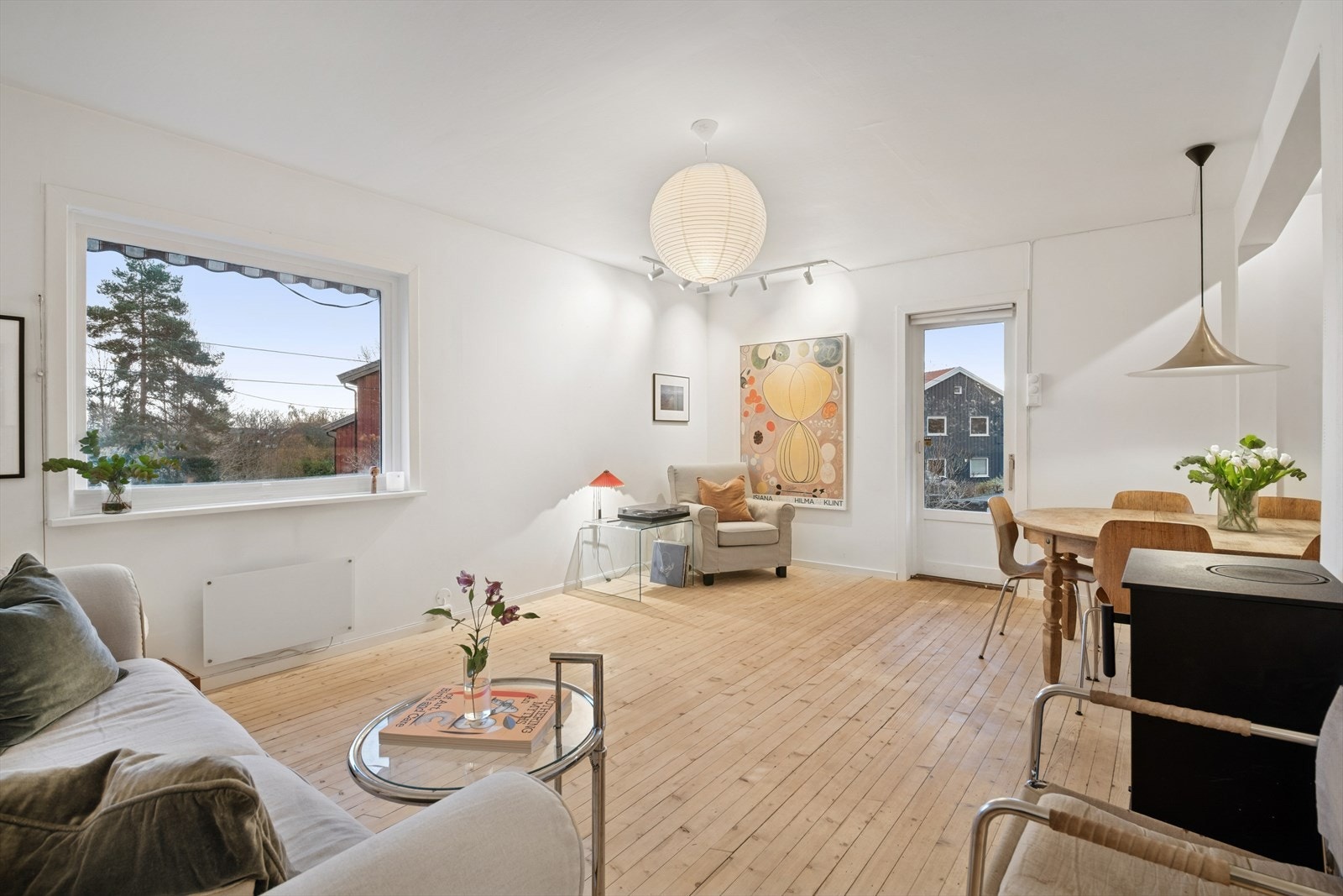 God plass til sofagruppe og tv-møblement. Galleribilde