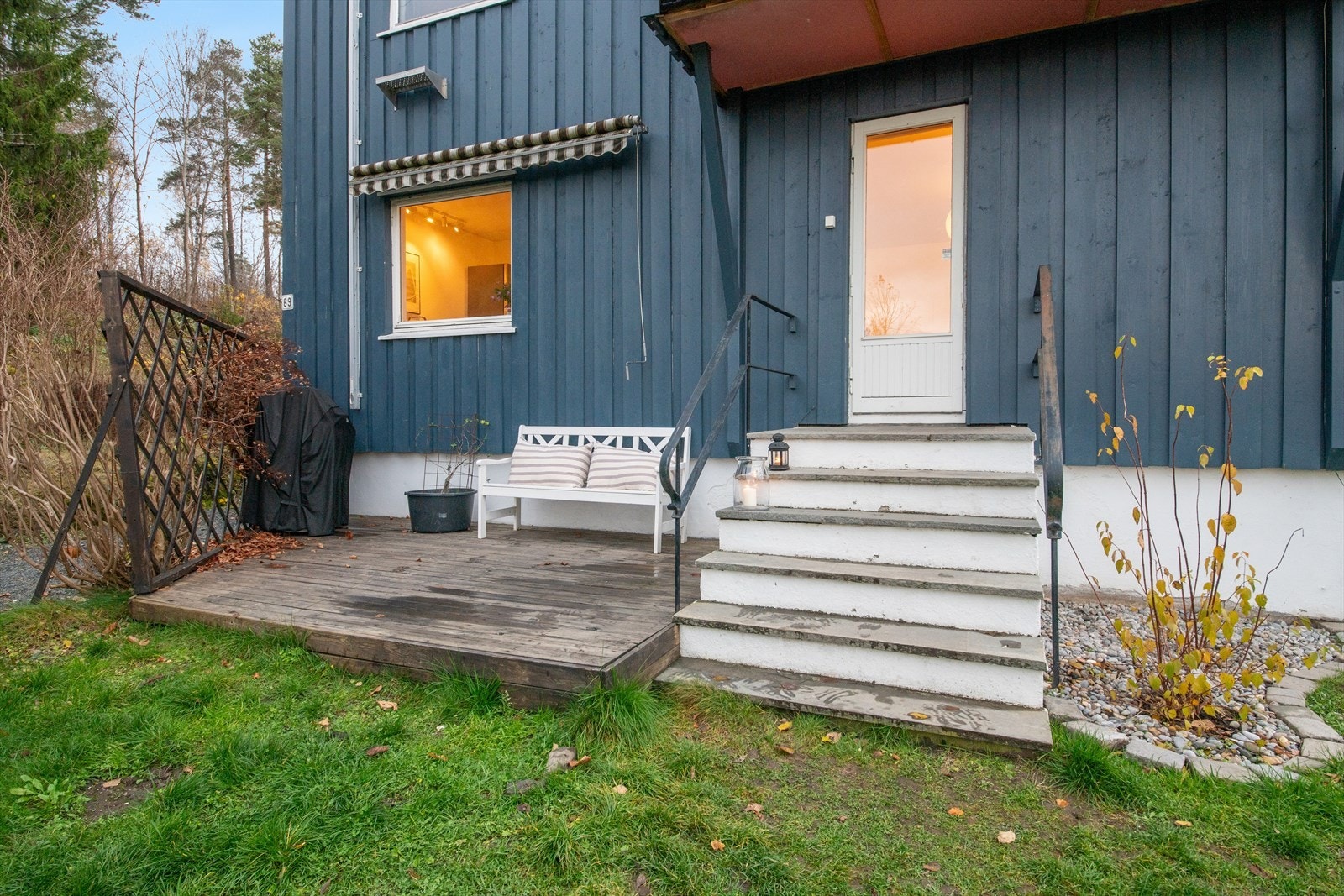 Markise. Terrassen er sørvendt med gode solforhold! Galleribilde