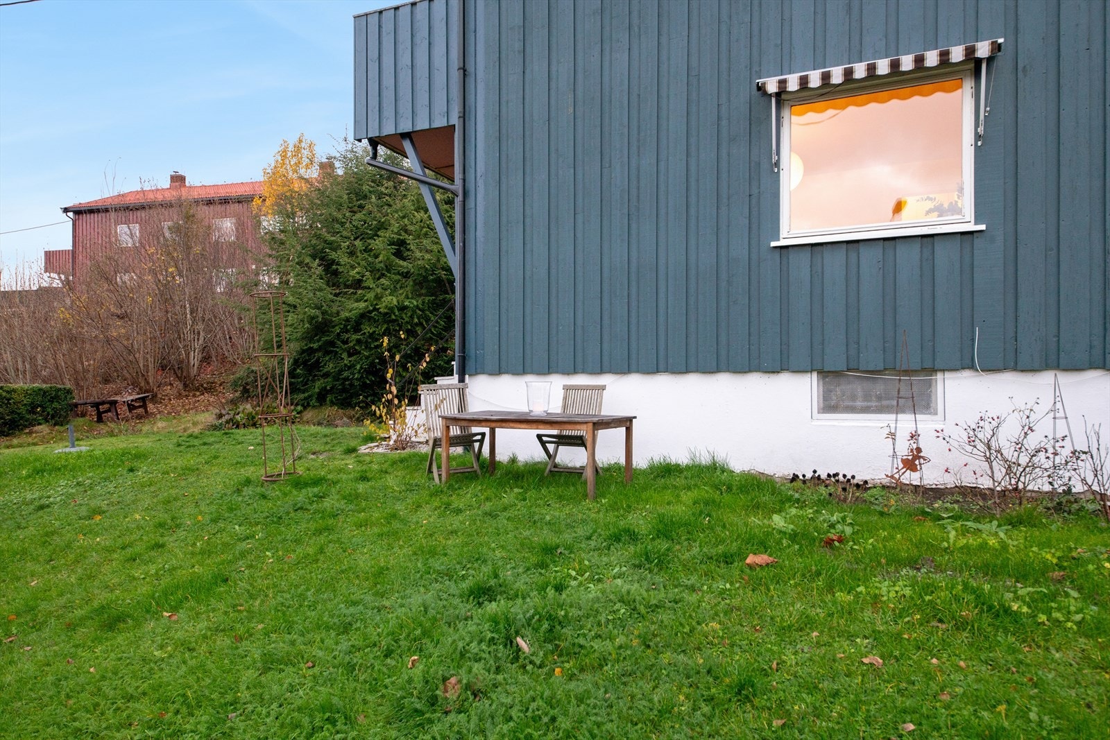 Lettstelt andelsleilighet i ende med alt på ett plan beliggende i 1. etasje med enkel adkomst. Galleribilde