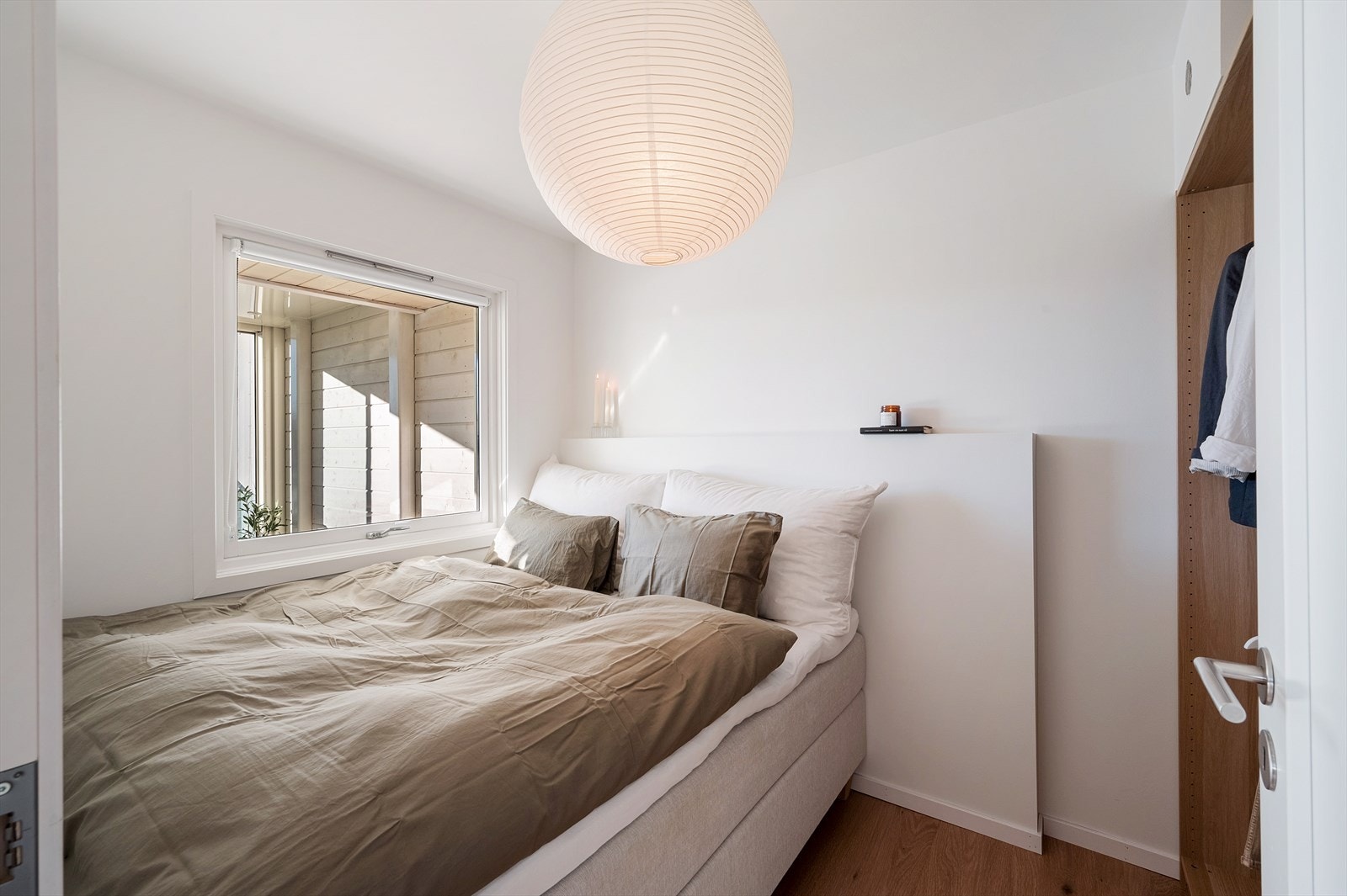 - Lyst soverom som måler 6,5 m² - Galleribilde