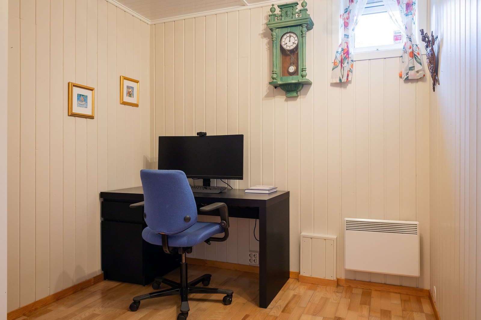 Det er i tillegg et disponibelt rom her som passer utmerket som kontor. Galleribilde