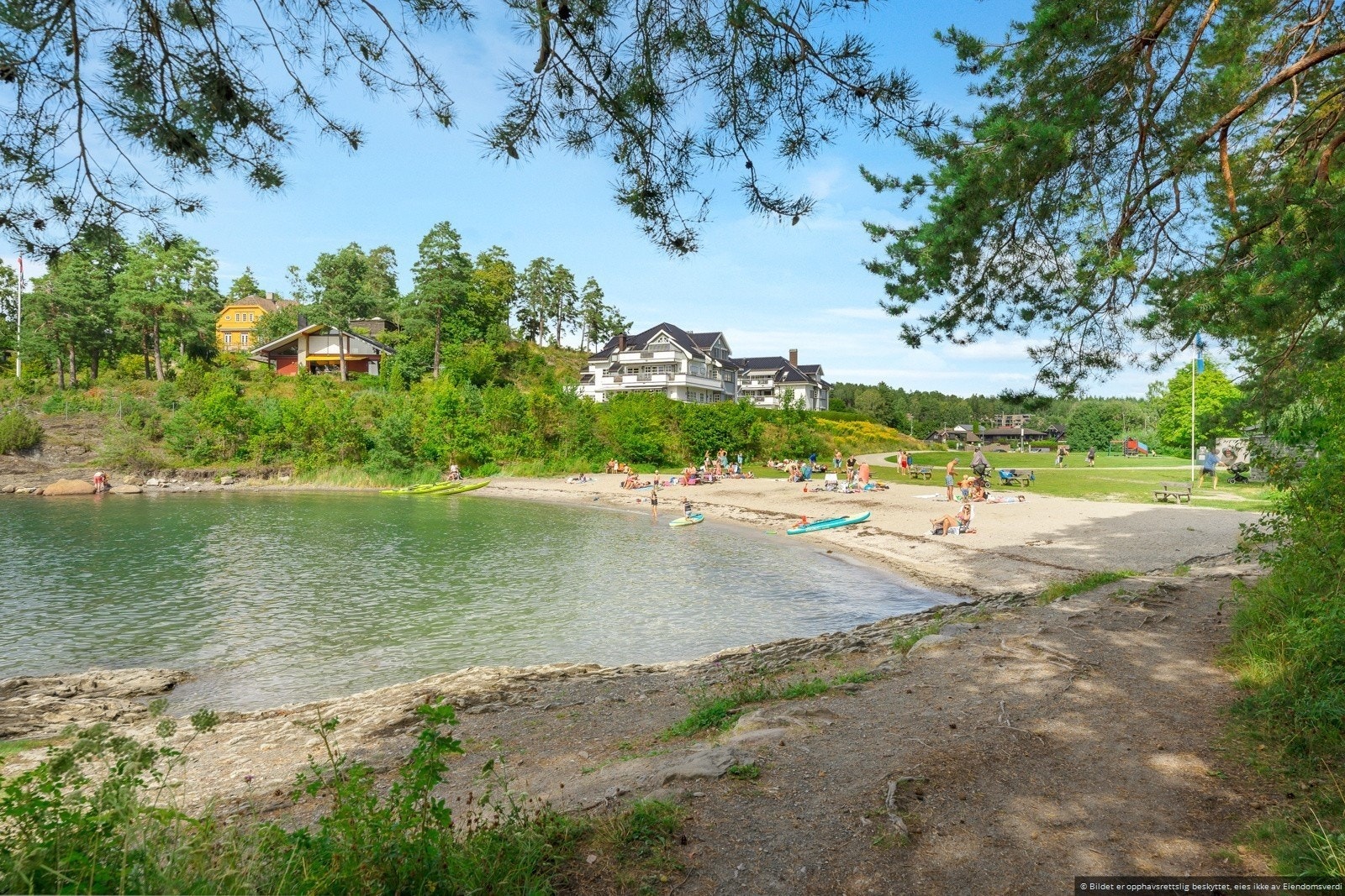 Strand i nærområdet. Galleribilde