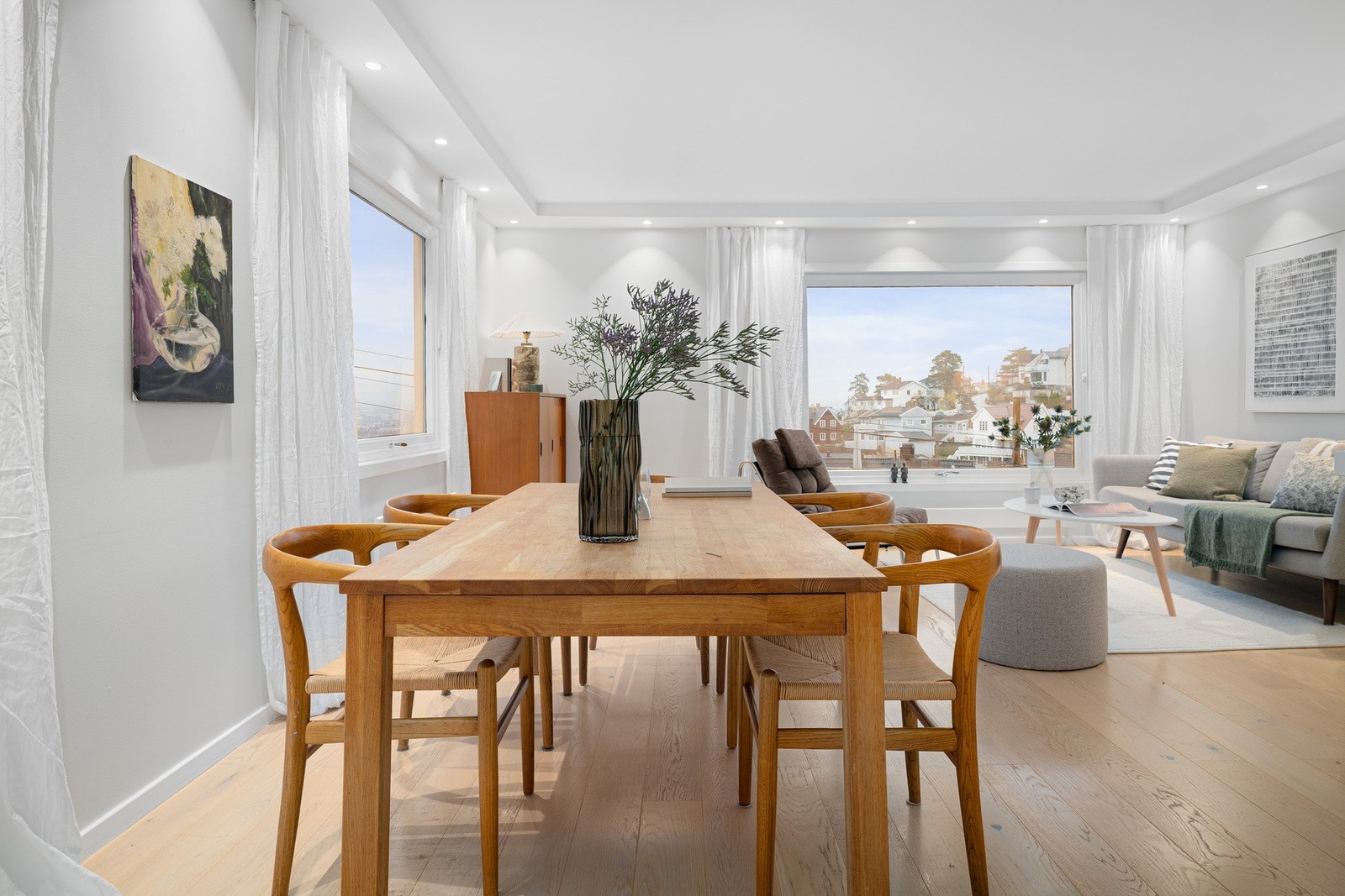 Herlig utsikt fra hele etasjen. Galleribilde