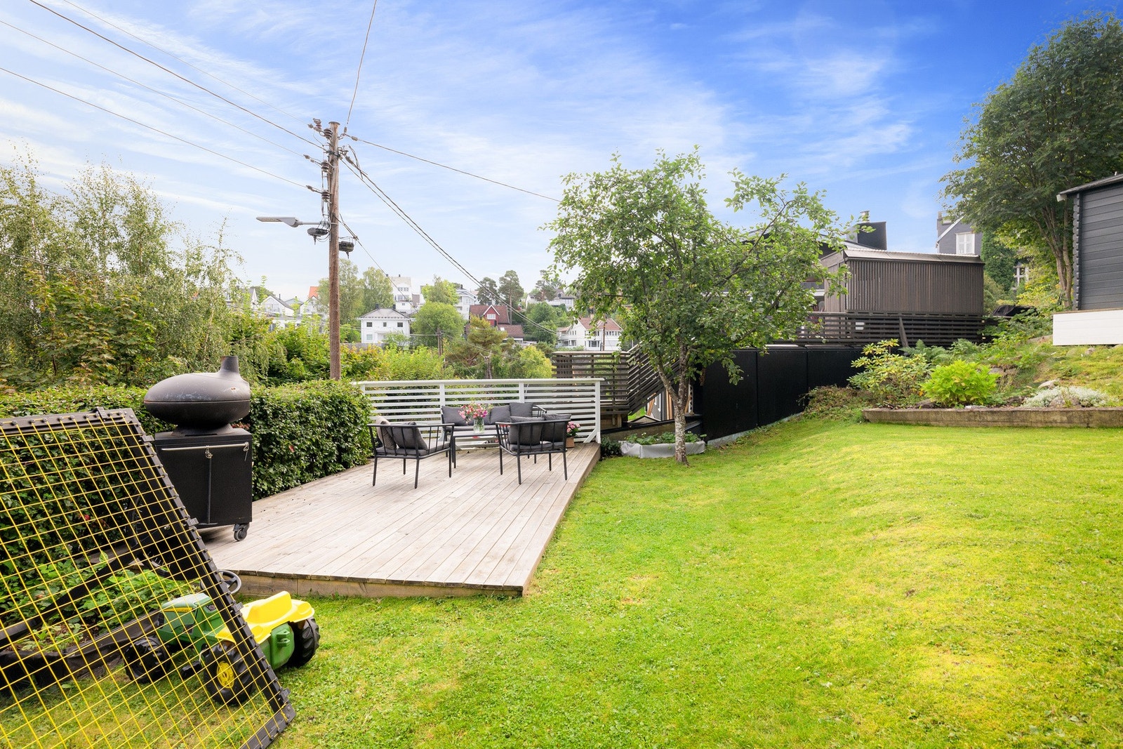 Plass til grill, leker og utemøbler. Galleribilde