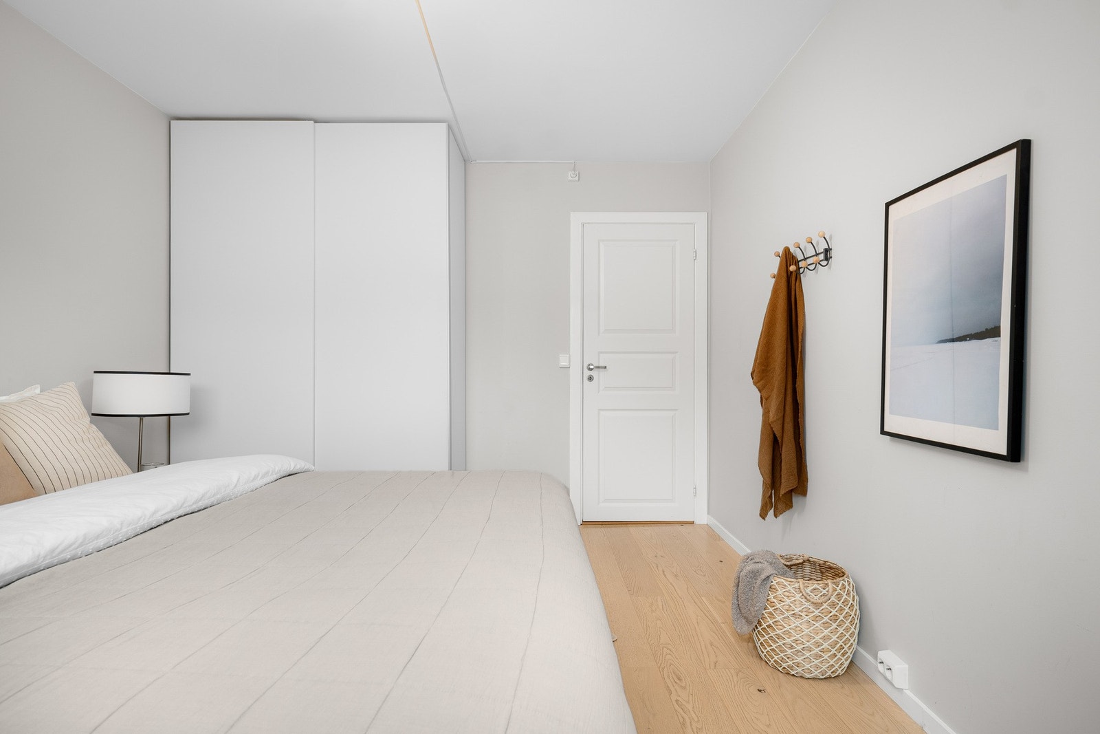 Hovedsoverom med god plass til oppbevaring. Galleribilde