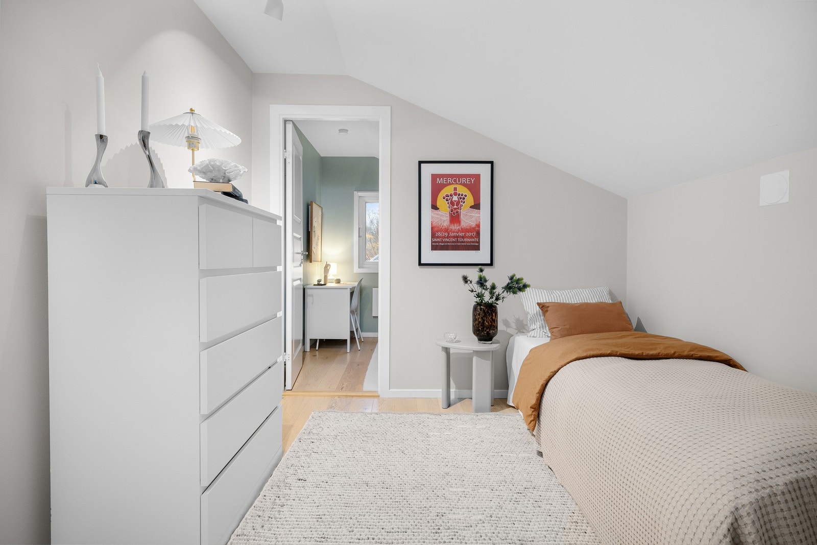 Passer som barnerom, gjesterom eller TV-stue. Galleribilde