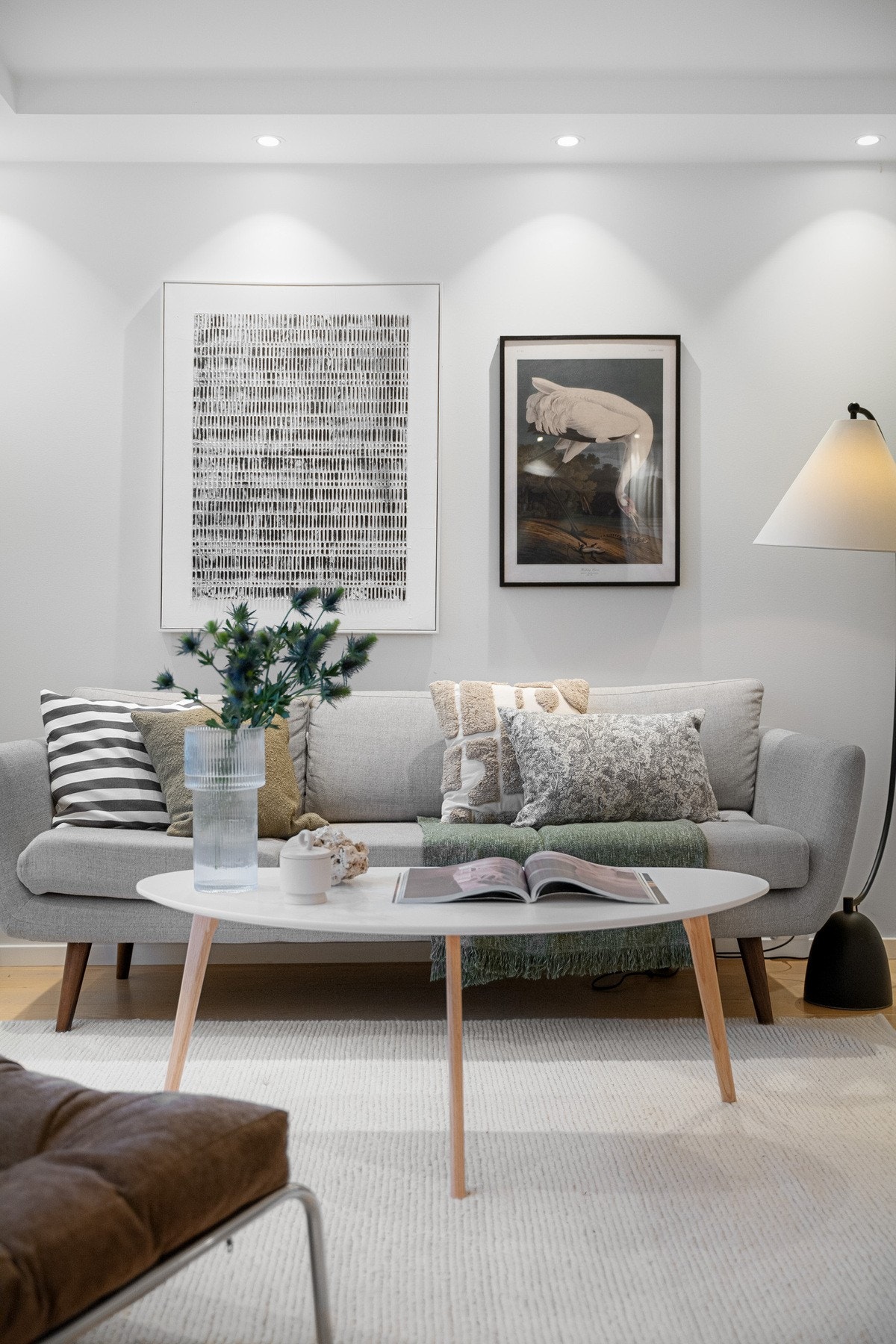 Lun og harmonisk stuedetalj med delikate farger og moderne uttrykk. Galleribilde