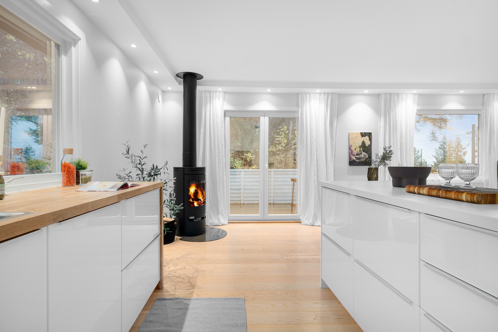 Hele huset ble malt innvendig i 2018, og huset ble renovert i 2016. Galleribilde