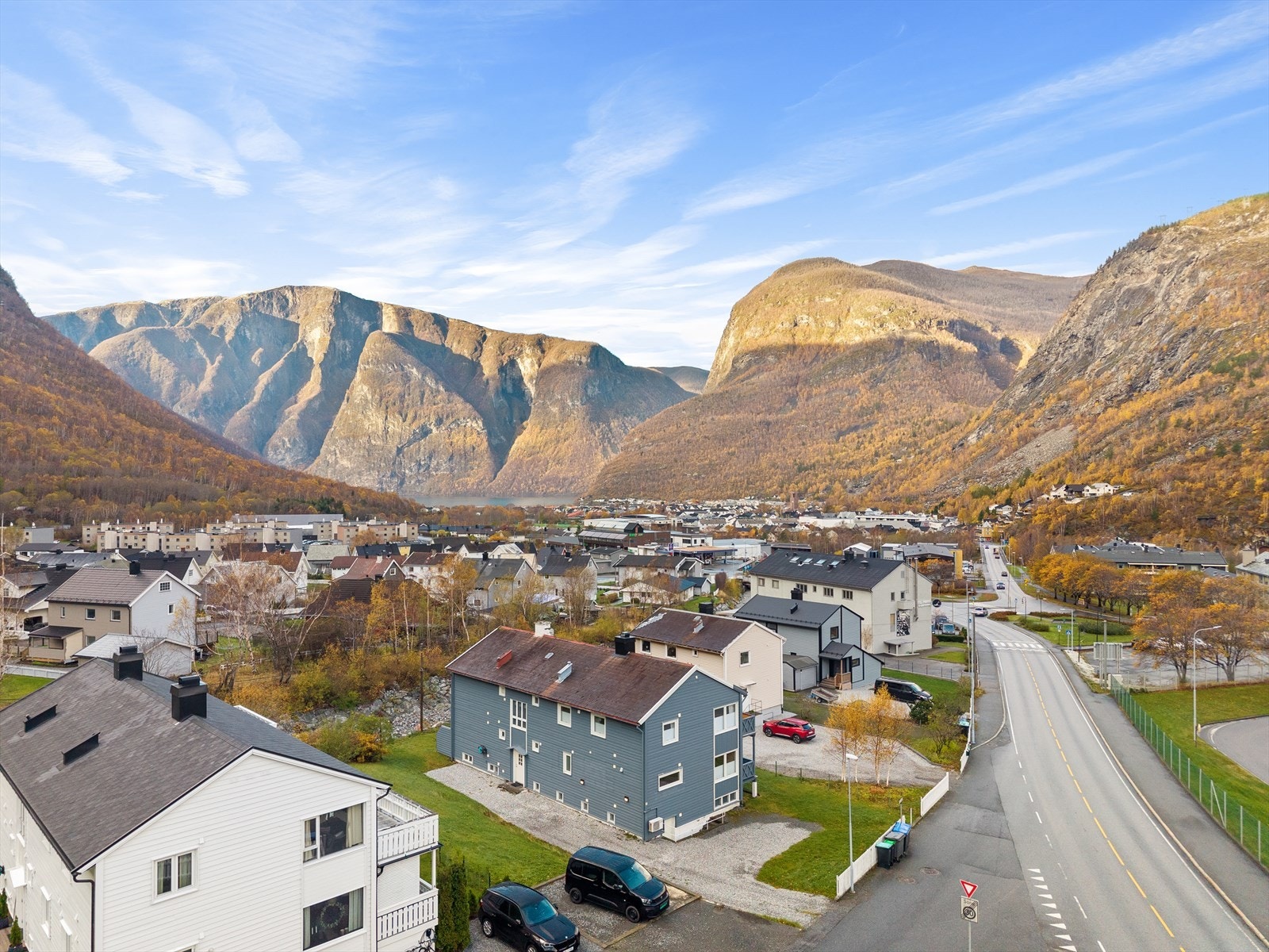Denne eignar seg godt både for førstegongskjøparar og andre som ønskjer ein praktisk og oppgradert heim. Galleribilde