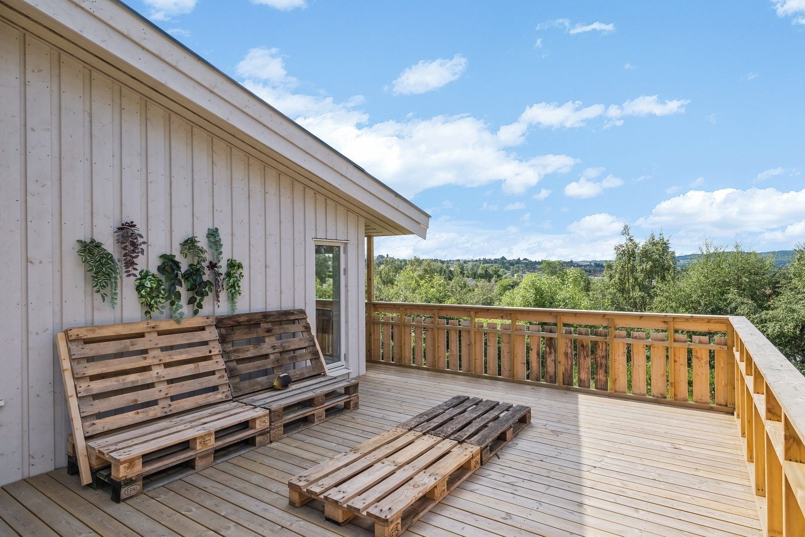 Alle beboere har tilgang til en stor vestvendt terrasse med svært gode solforhold. Galleribilde