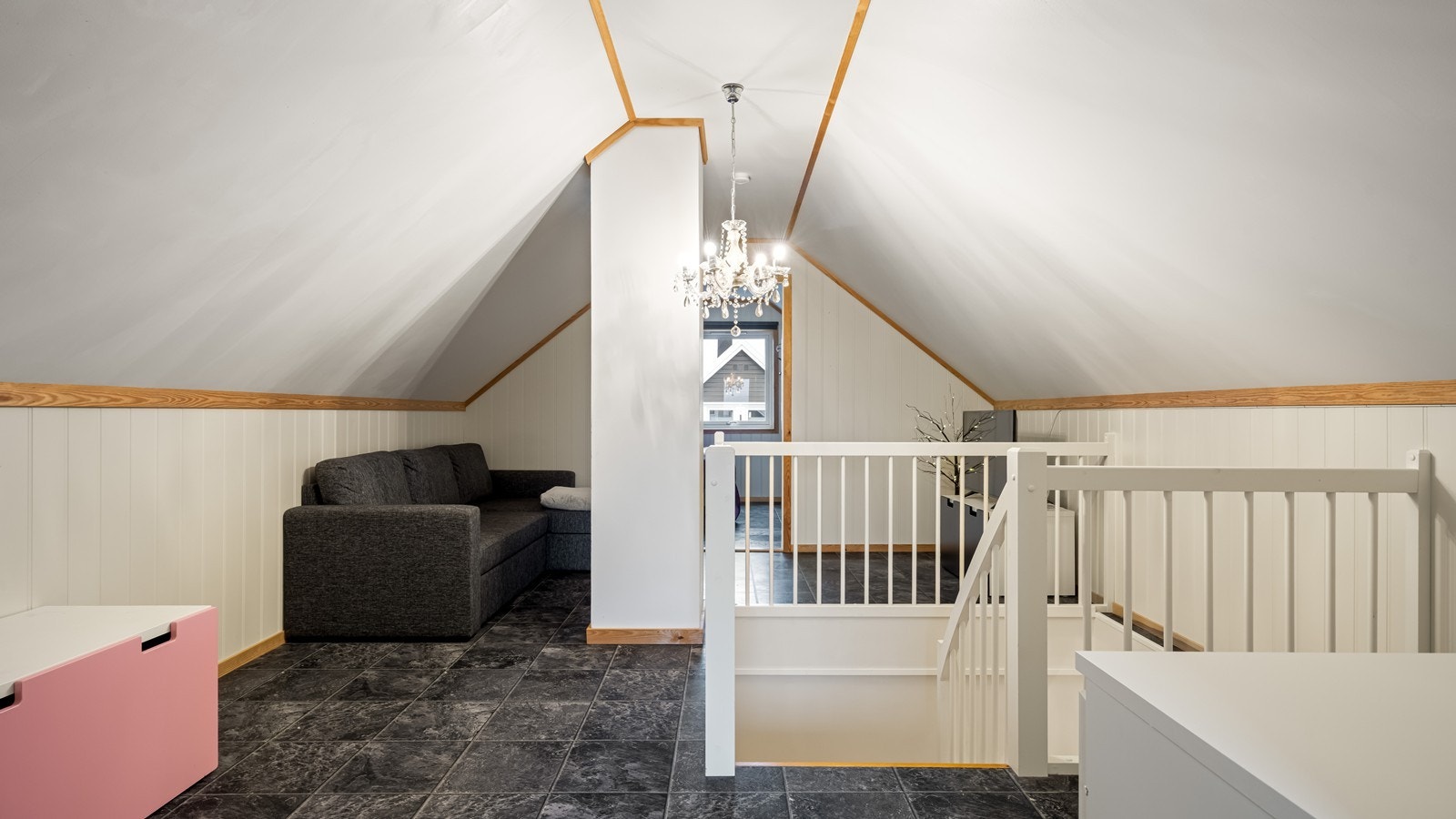 3.etg. er innredet med loftstue og to soverom - loftstue og soverom er ikke byggemeldt kommunen Galleribilde