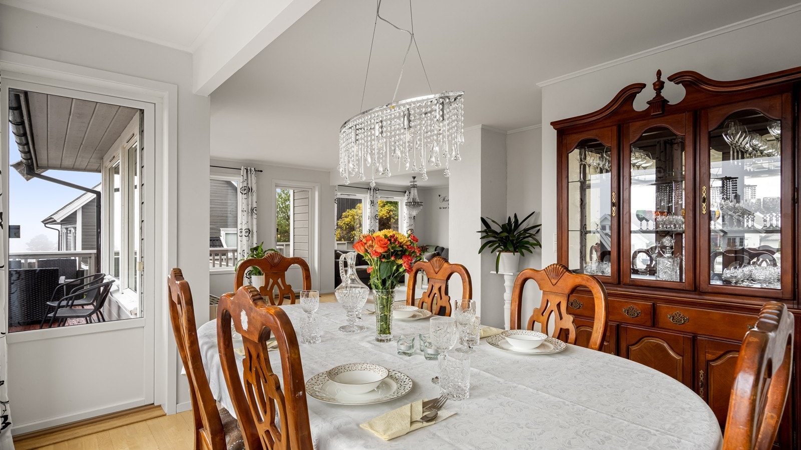 Utgang til veranda også fra kjøkken Galleribilde