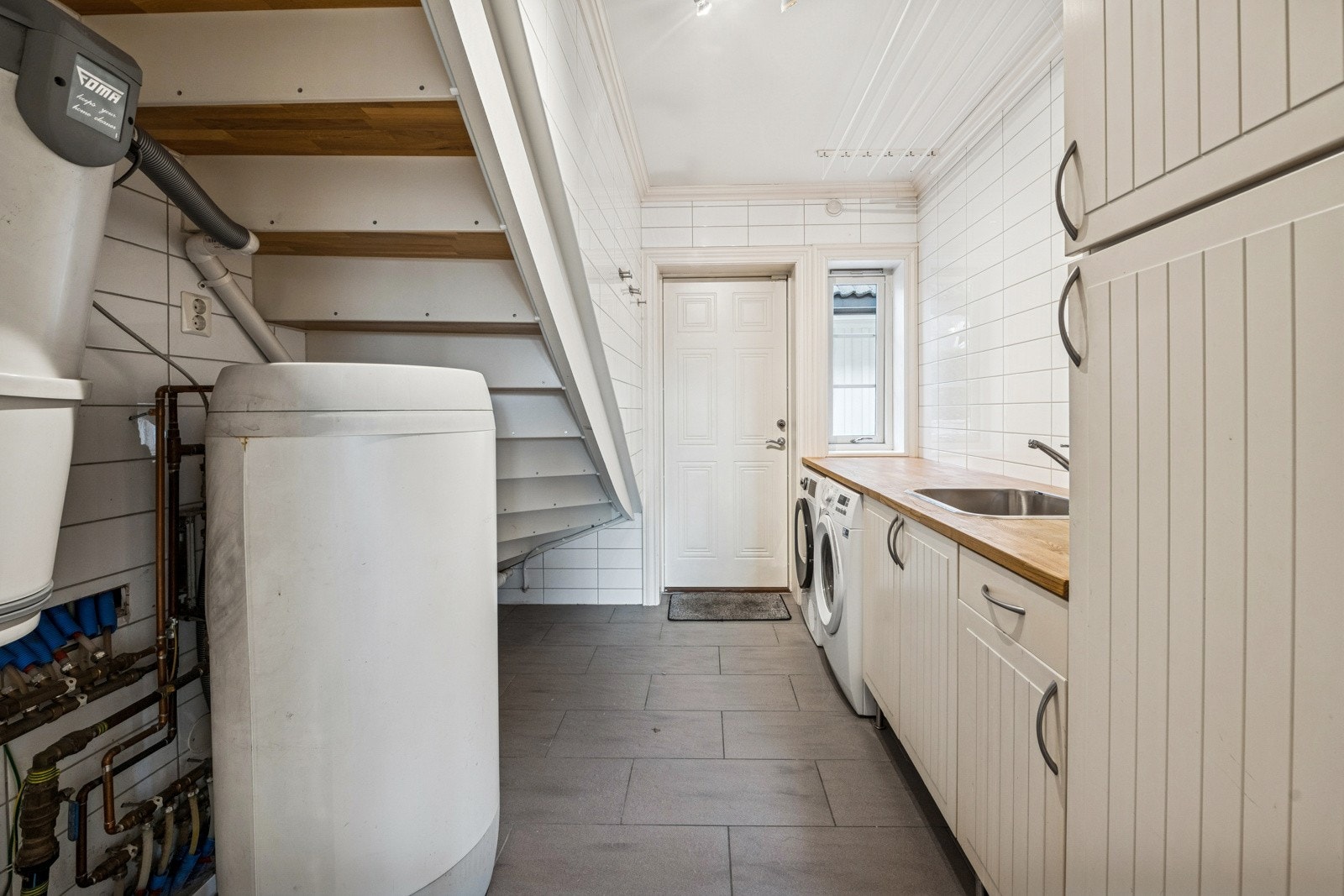 Vaskerom med egen inngang - ideelt for familier og enkle hverdagsrutiner. Galleribilde