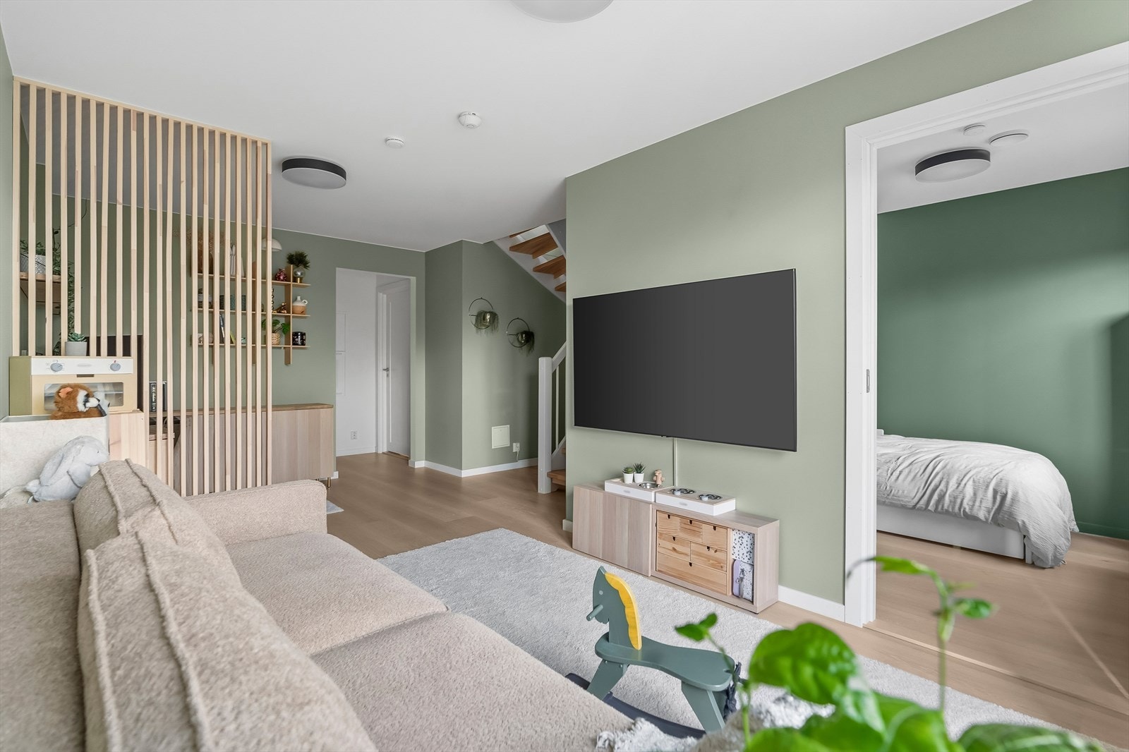 I underetasjen er det en ekstra stue - perfekt for barnefamilien! Galleribilde