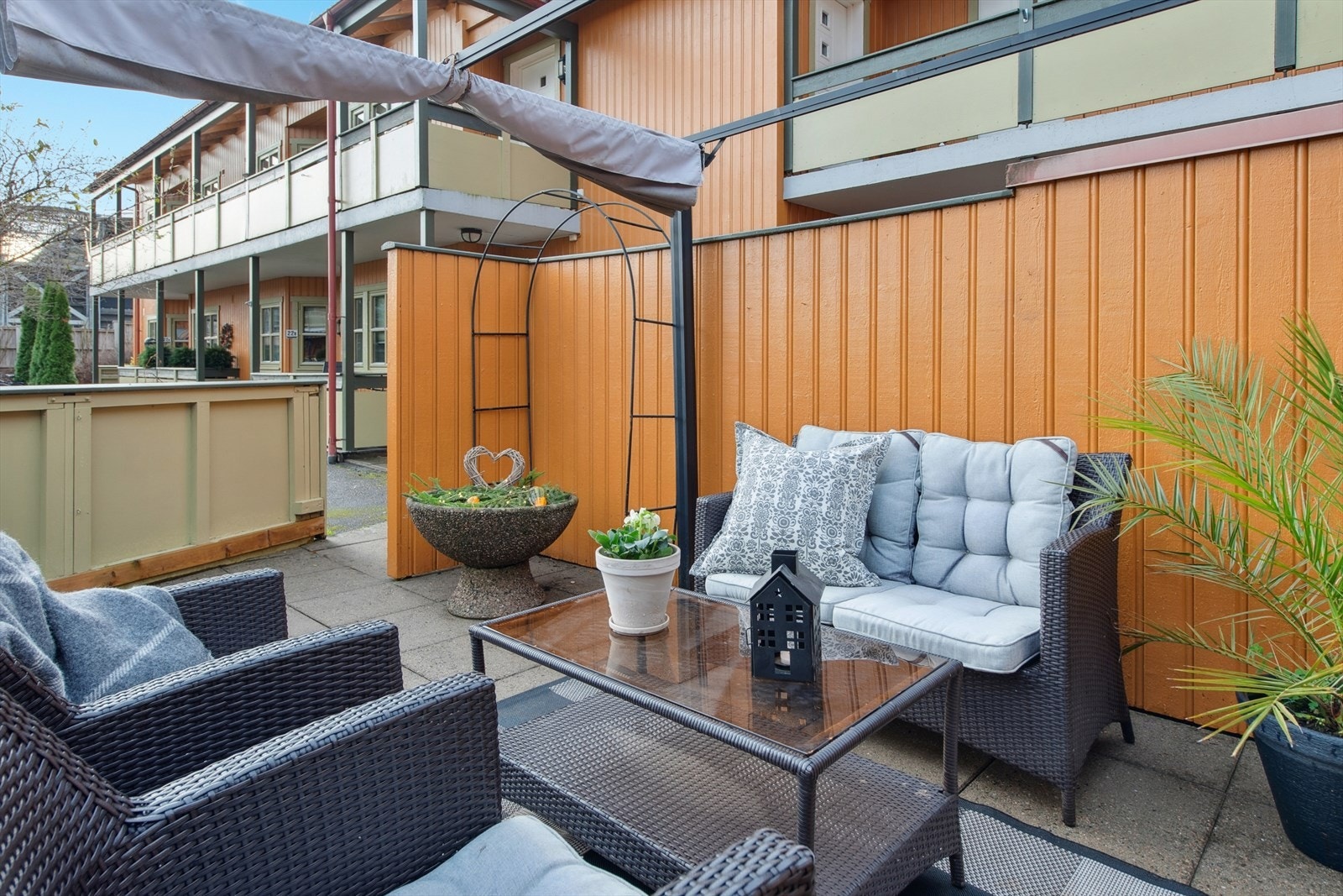 Terrassen er sørvendt og har gode solforhold hele dagen. Galleribilde