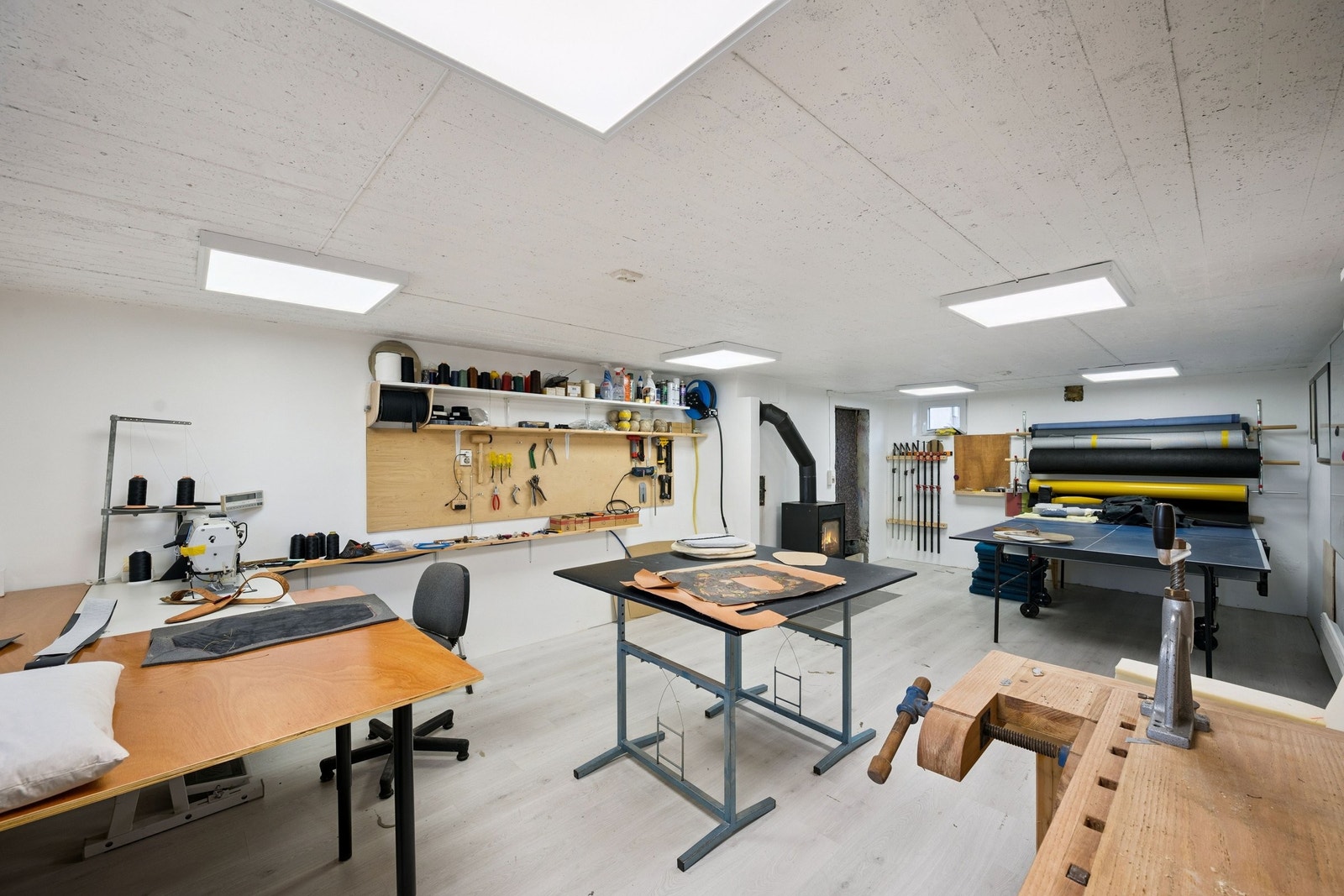 Hobbyrom, godkjent kjellerstue/oppholdsrom Galleribilde