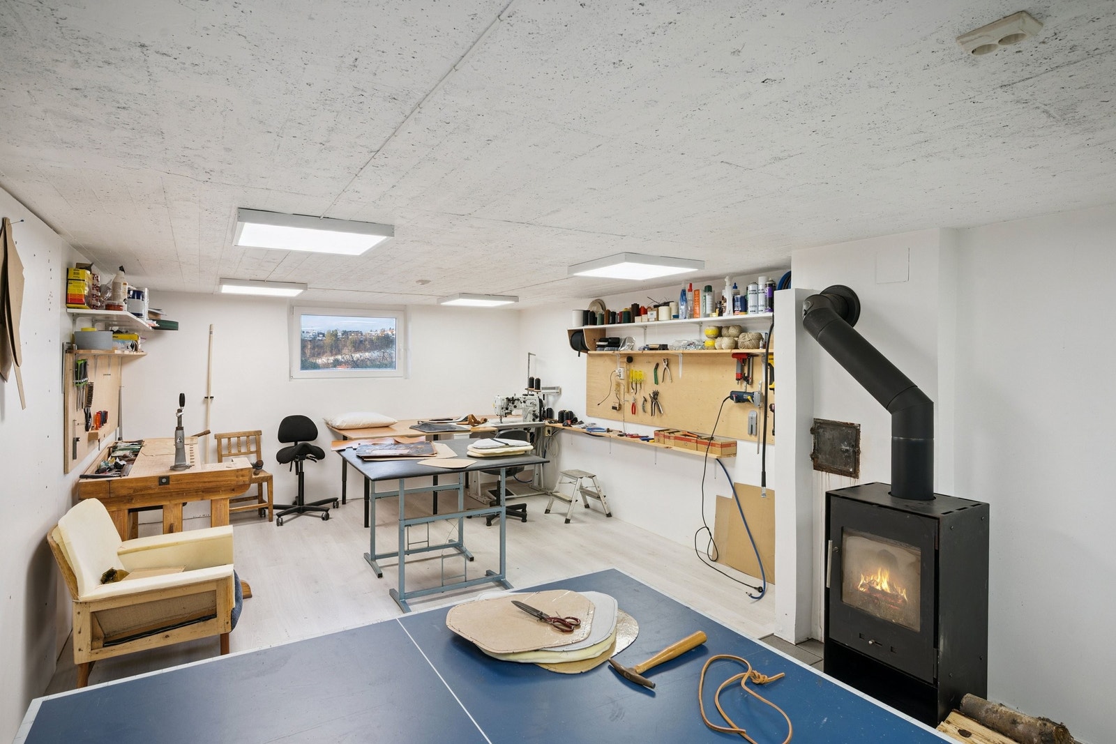 Hobbyrom, godkjent kjellerstue/oppholdsrom Galleribilde