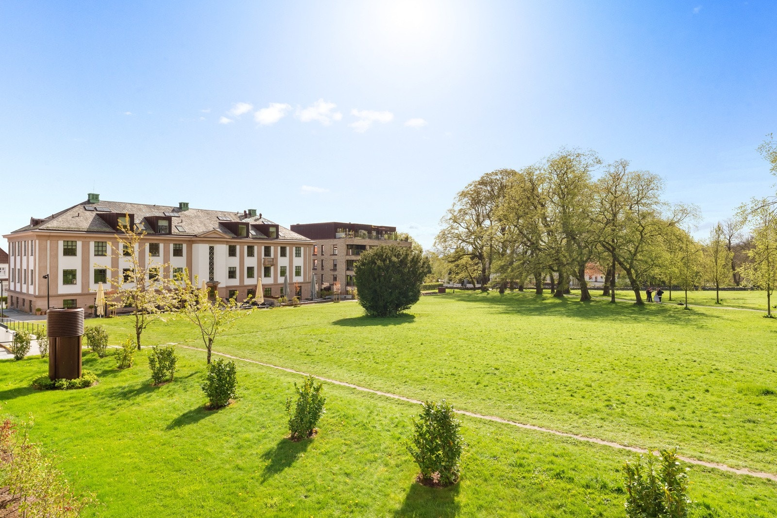 Her ligger også Michelinstjerne-restaunten Hermetikken og Matmagasinet i nabobyggene, samt Kanelsnurren og Lervig Local i samme bygg Galleribilde