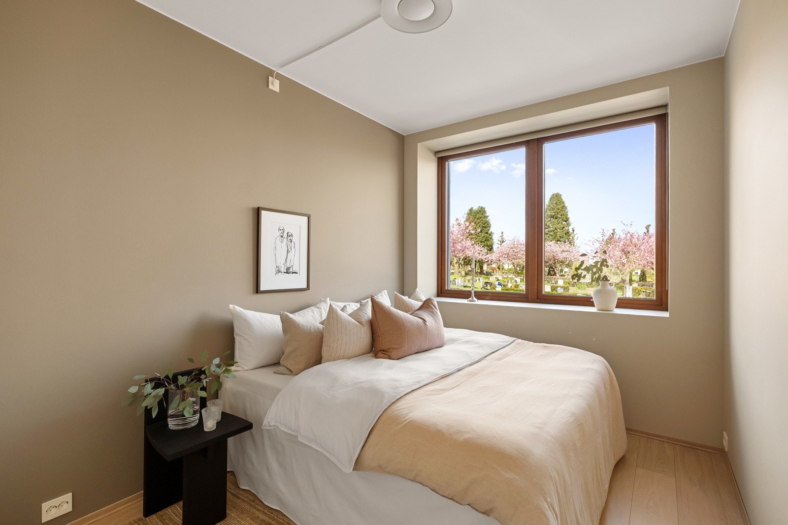 Også leilighetens andre soverom er malt i delikate farger. Galleribilde