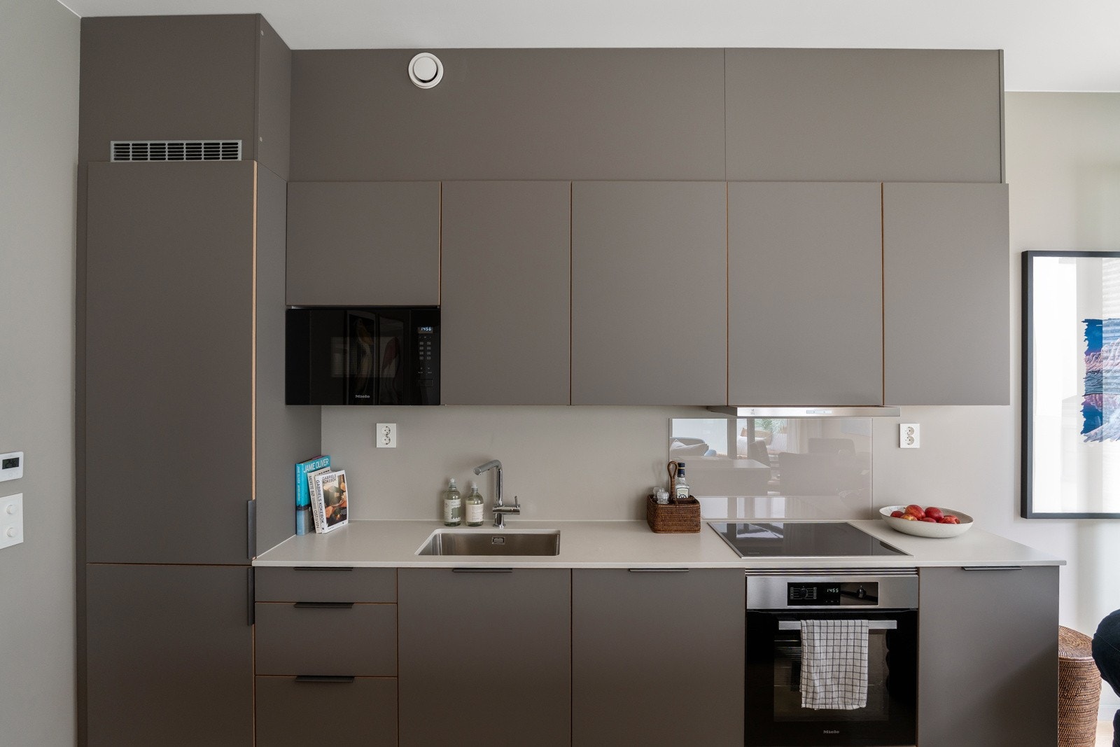 Leiligheten har god arealutnyttelse med kjøkken og stue i ett og samme rom. Galleribilde