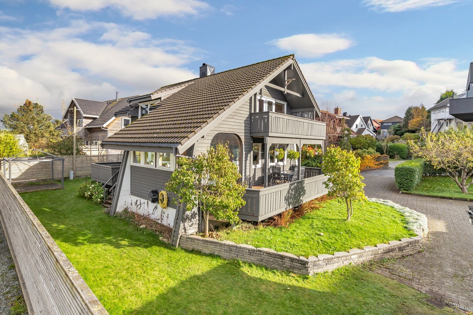 Notar v/Lillian Tunge har gleden av å presentere en stor innholdsrik familiebolig i ett ettertraktet nabolag i Varen, like ved Randaberg sentrum Galleribilde