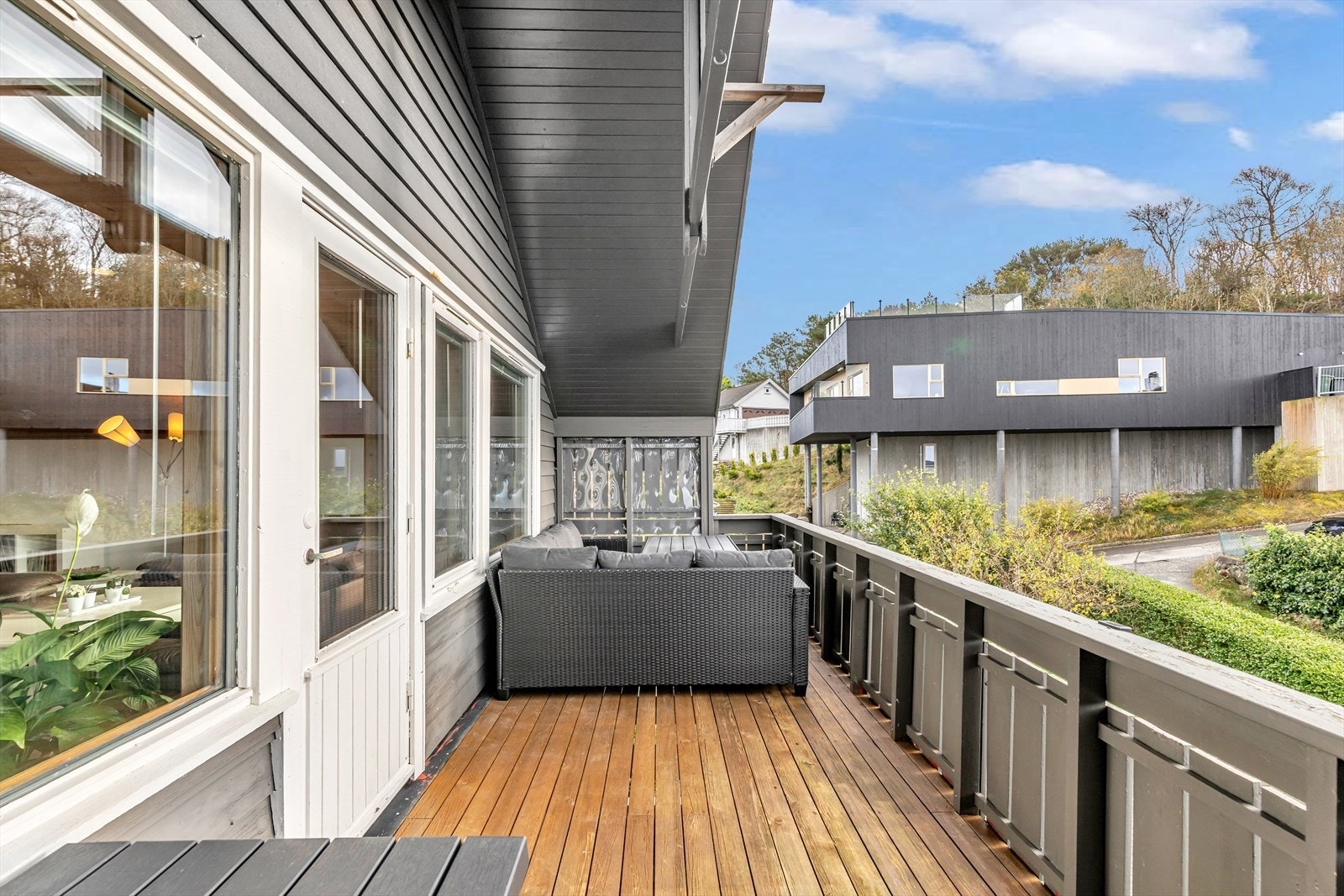 Etasjen har to romslige balkonger, en vendt mot sør og en mot nord Galleribilde