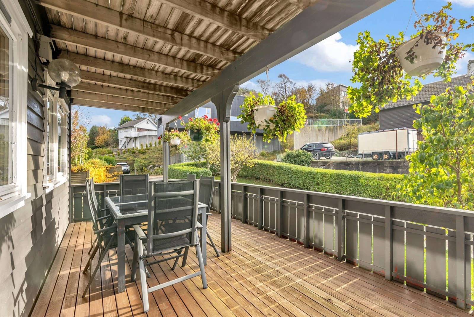 En av boligens terrasse, denne vendt mot sør med gode solforhold Galleribilde