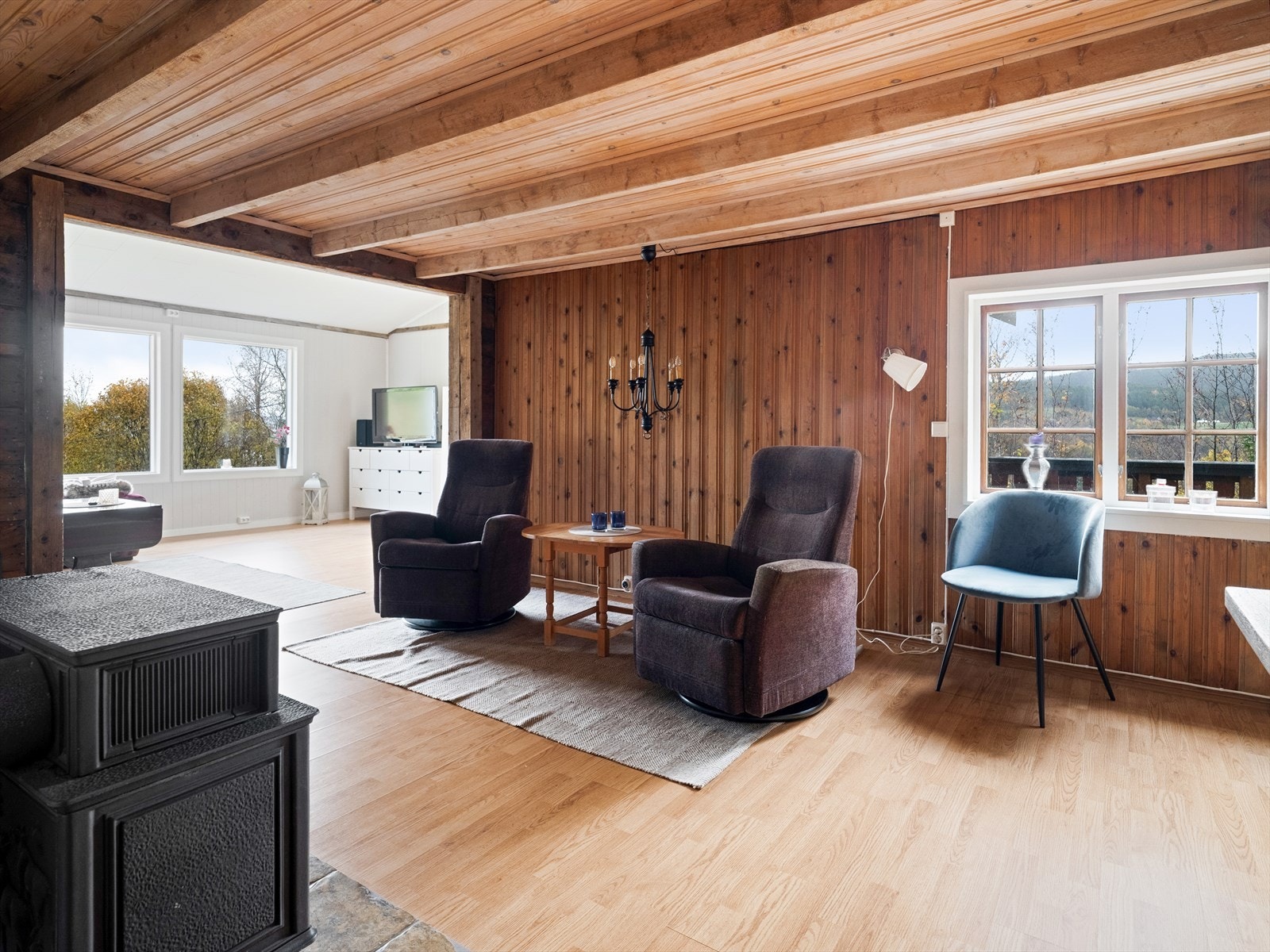 I denne stuerommet er det vedfyring, for behagelig varme Galleribilde