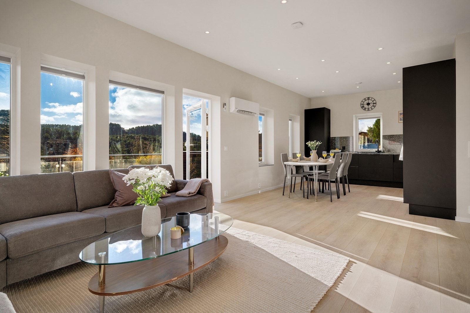 - Nordvik Bolig v/Tonje Roaldsen har gleden av å presentere Steinråsa 34, en svært påkostet drømmeleilighet i naturskjønne omgivelser - Galleribilde