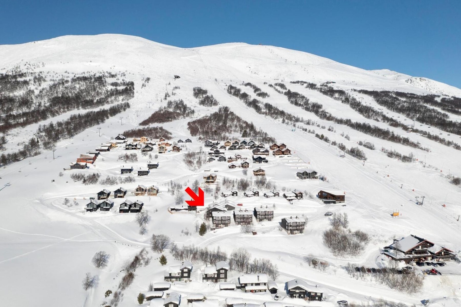 Tidligere områdebilde - Med ski-in/ski-out tilgang kan du gå rett ut i løypene eller på ski til alpinbakken, noe som gjør dette til et ideelt sted for både ski- og friluftselskere. Galleribilde
