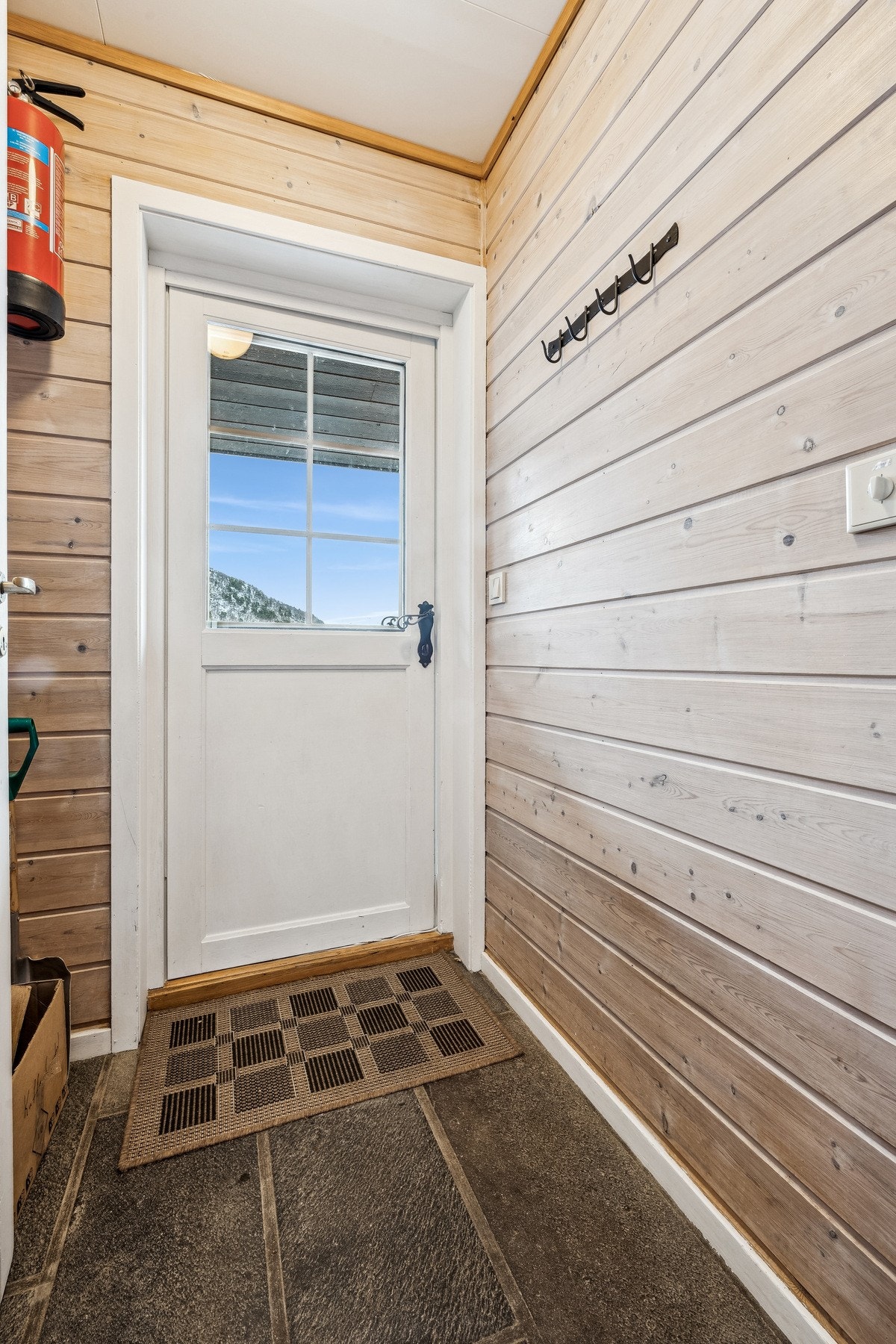 Gang med god plass til lagring av yttertøy og annet diverse. Galleribilde