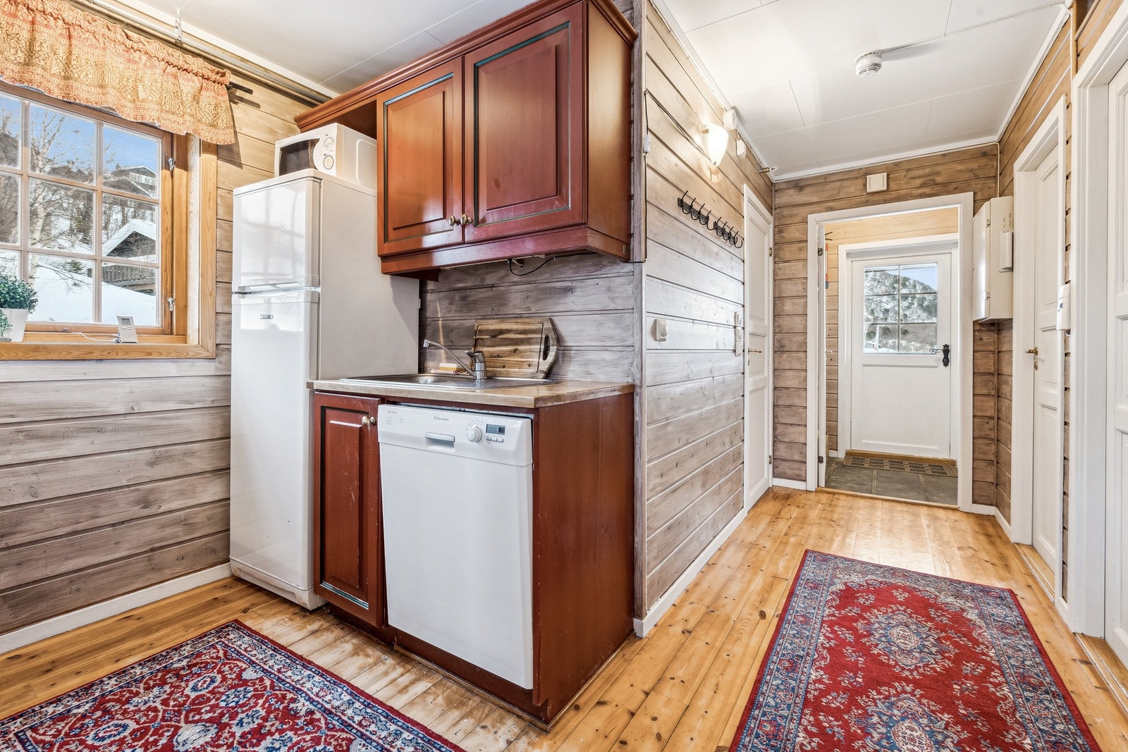 Fullt utstyrt med moderne hvitevarer, slik at du enkelt kan lage alt fra raske frokoster til store middager. Galleribilde